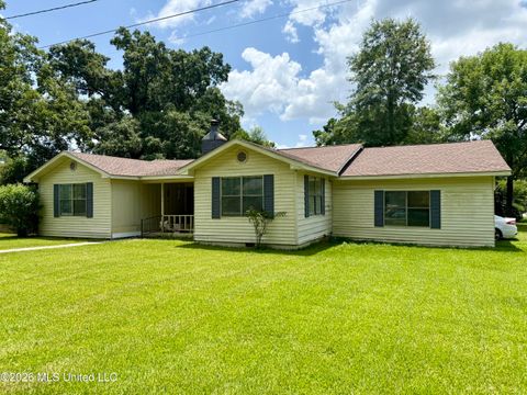 Homes For Sale - 530 James Avenue<br/> Stone County, Wiggins, MS 39577