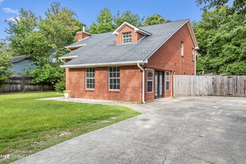 Single Family Residence in Ocean Springs MS 2717 6th Street 2.jpg