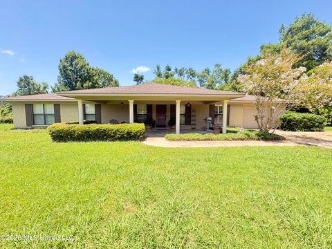 Homes For Sale - 403 Isobel Street<br/> Belzoni, MS 39038
