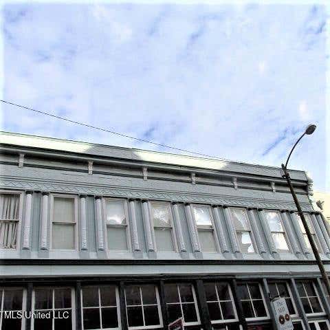 Homes For Rent - 105 N Pearl Street<br/> Natchez, MS 39120