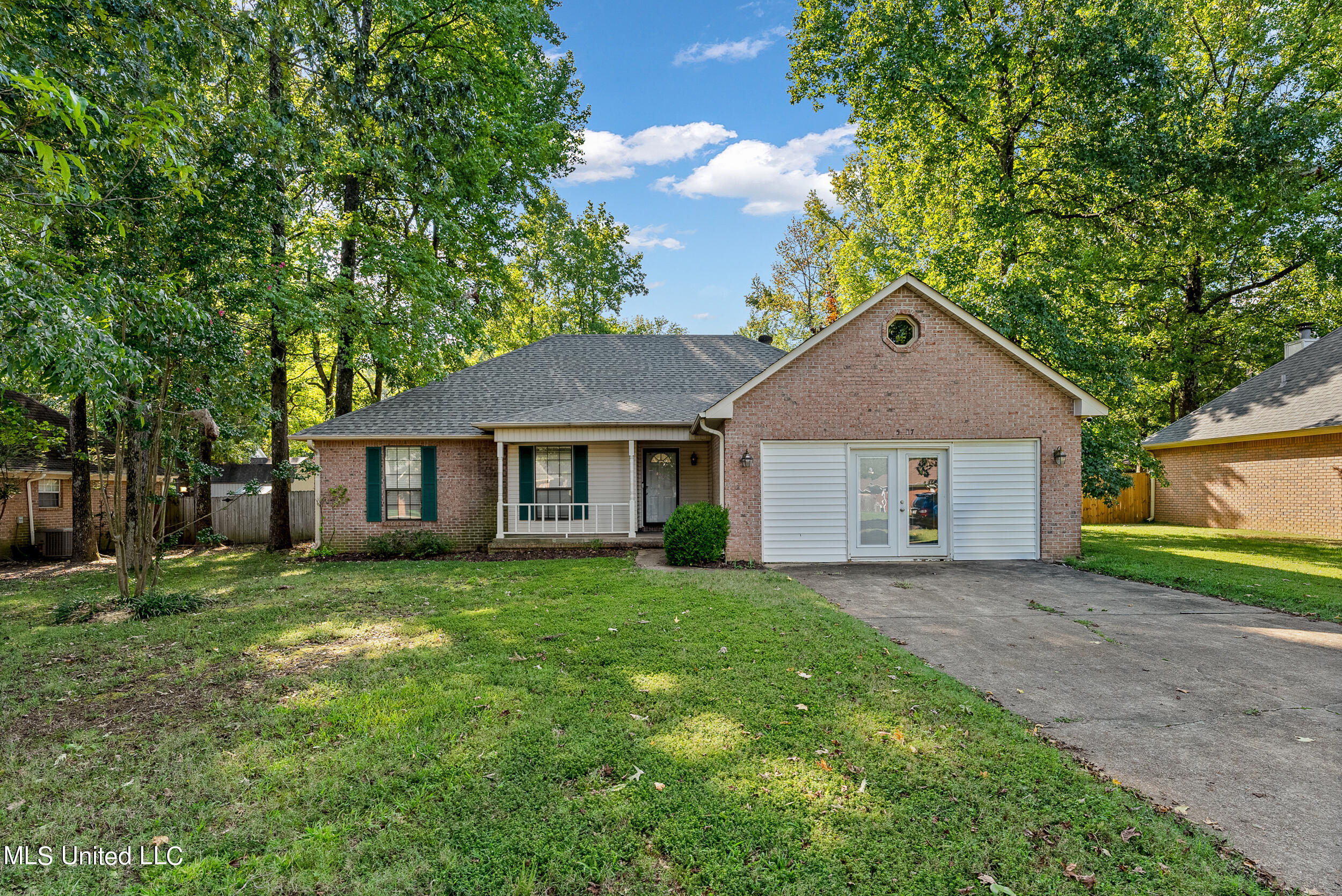 5827 Southbend Lane, Olive Branch, Mississippi image 1