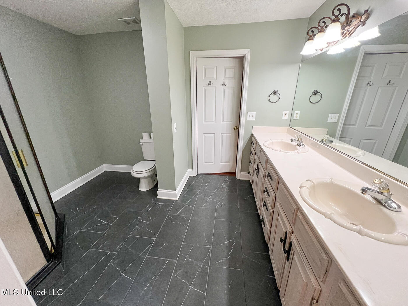502 N Thunderbird Drive, Hernando, Mississippi image 24