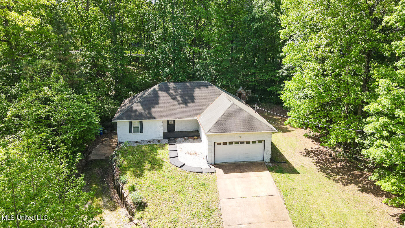 502 N Thunderbird Drive, Hernando, Mississippi image 2