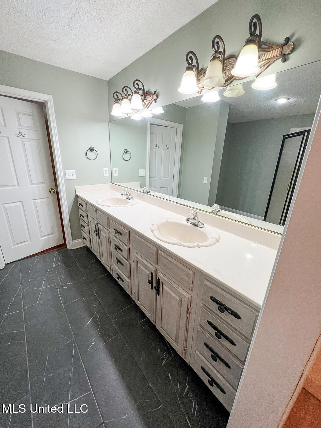 502 N Thunderbird Drive, Hernando, Mississippi image 25