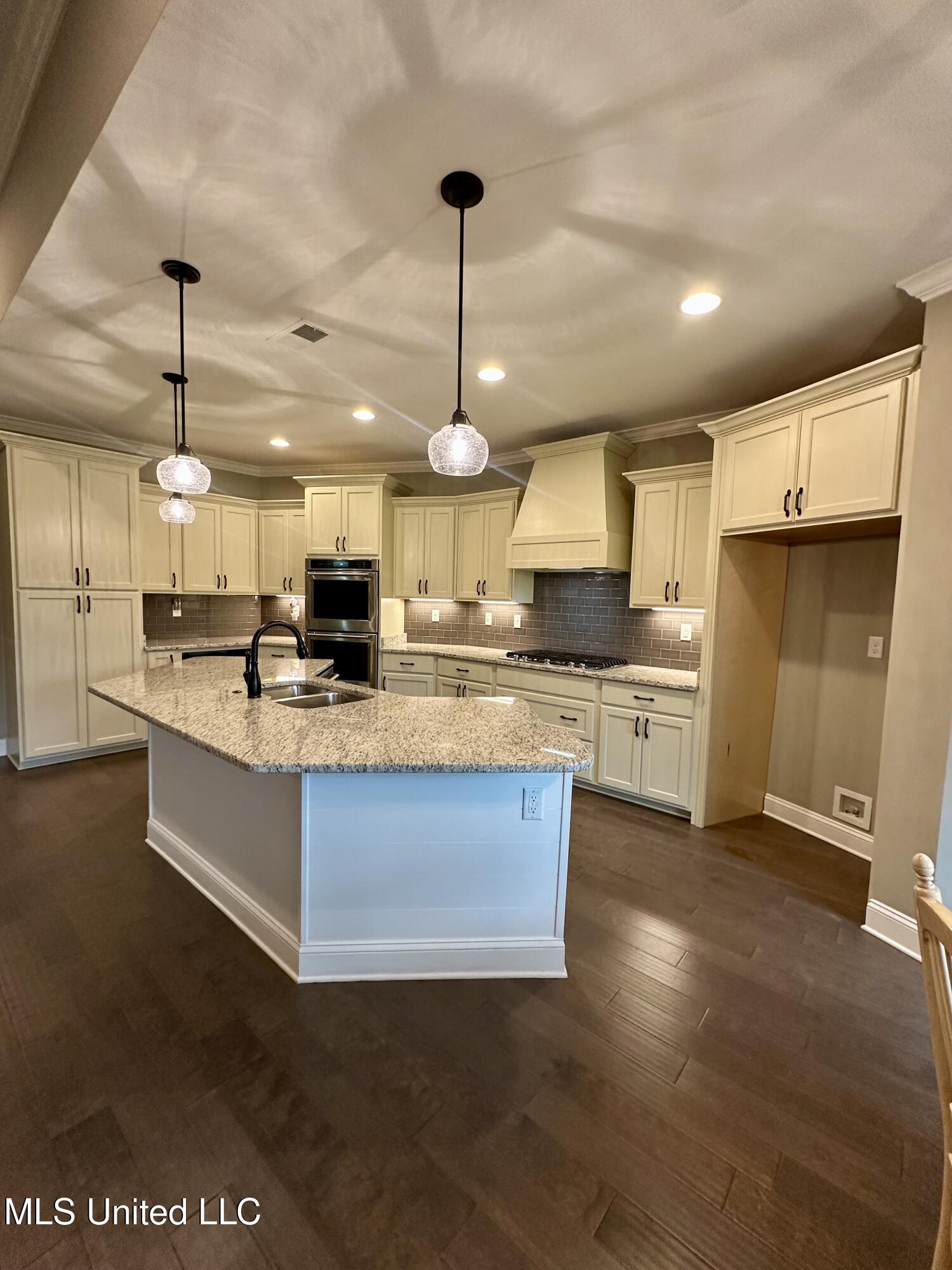 4049 Courtyard Drive, Southaven, Mississippi image 7