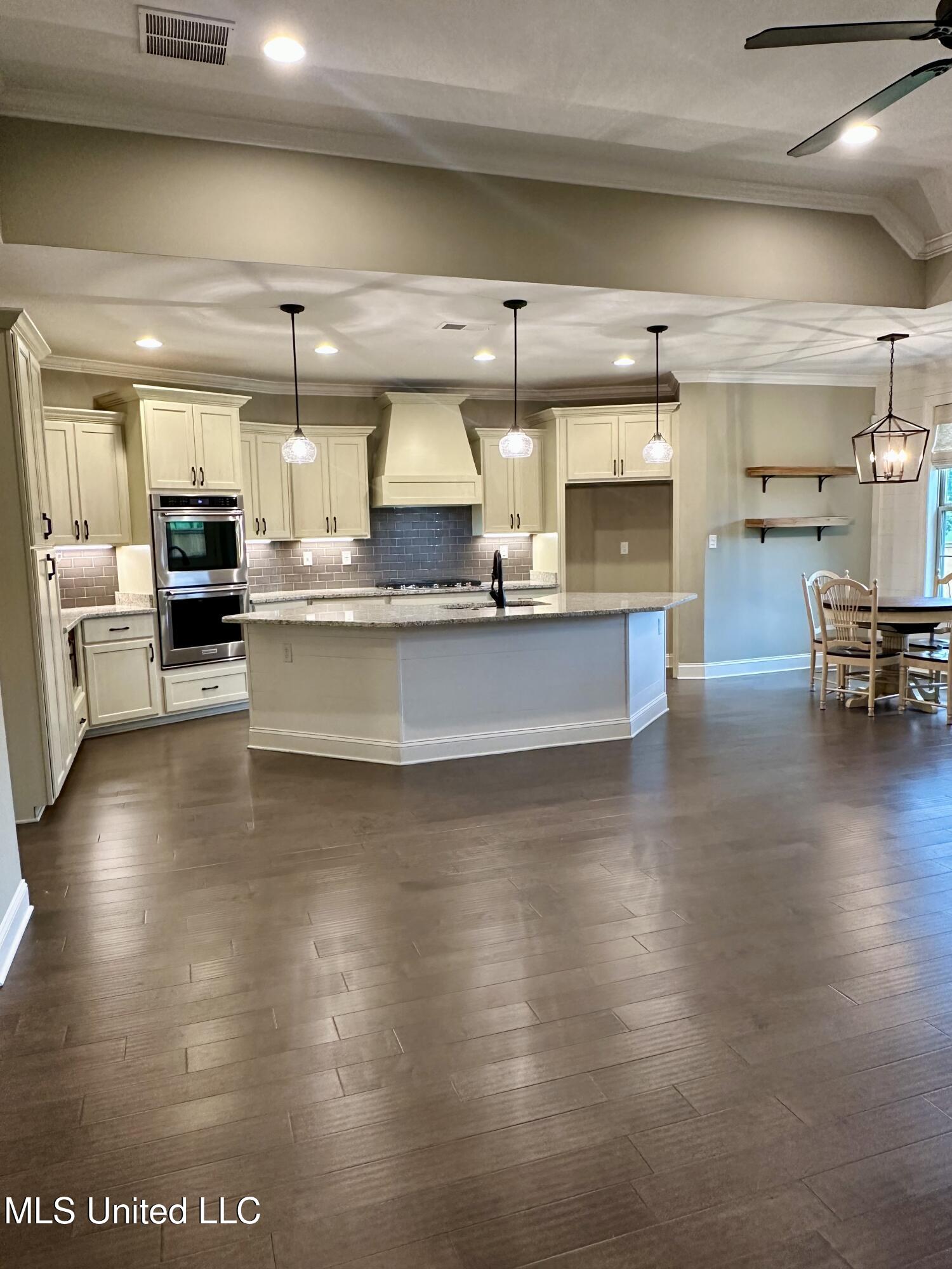 4049 Courtyard Drive, Southaven, Mississippi image 6
