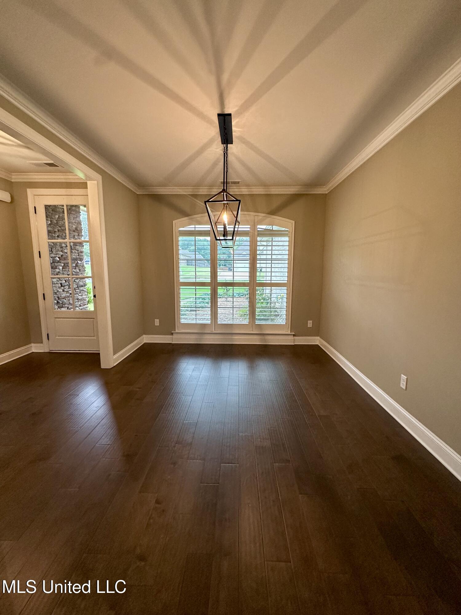 4049 Courtyard Drive, Southaven, Mississippi image 3
