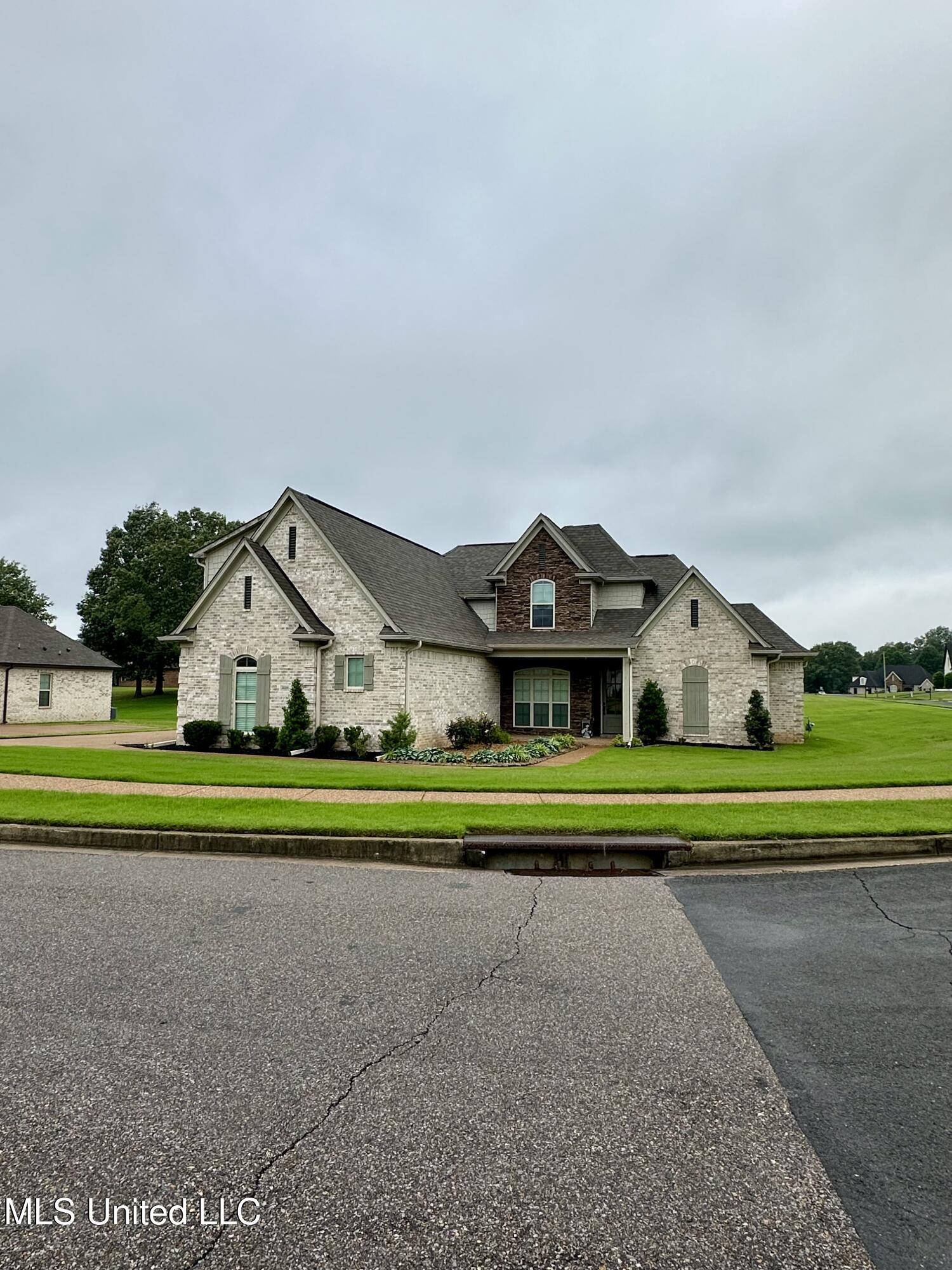4049 Courtyard Drive, Southaven, Mississippi image 2