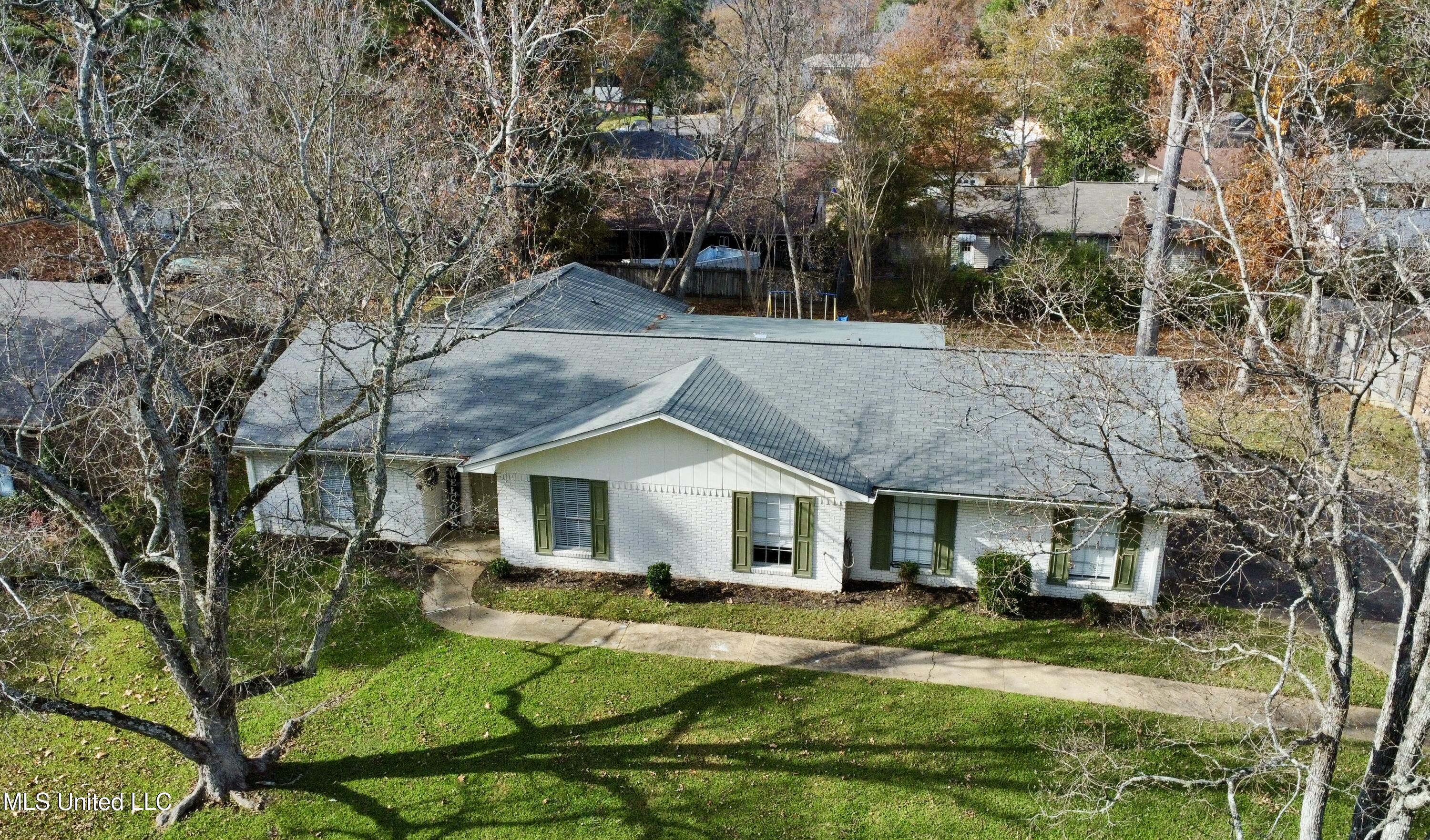 1209 Canterbury Lane, Clinton, Mississippi image 7