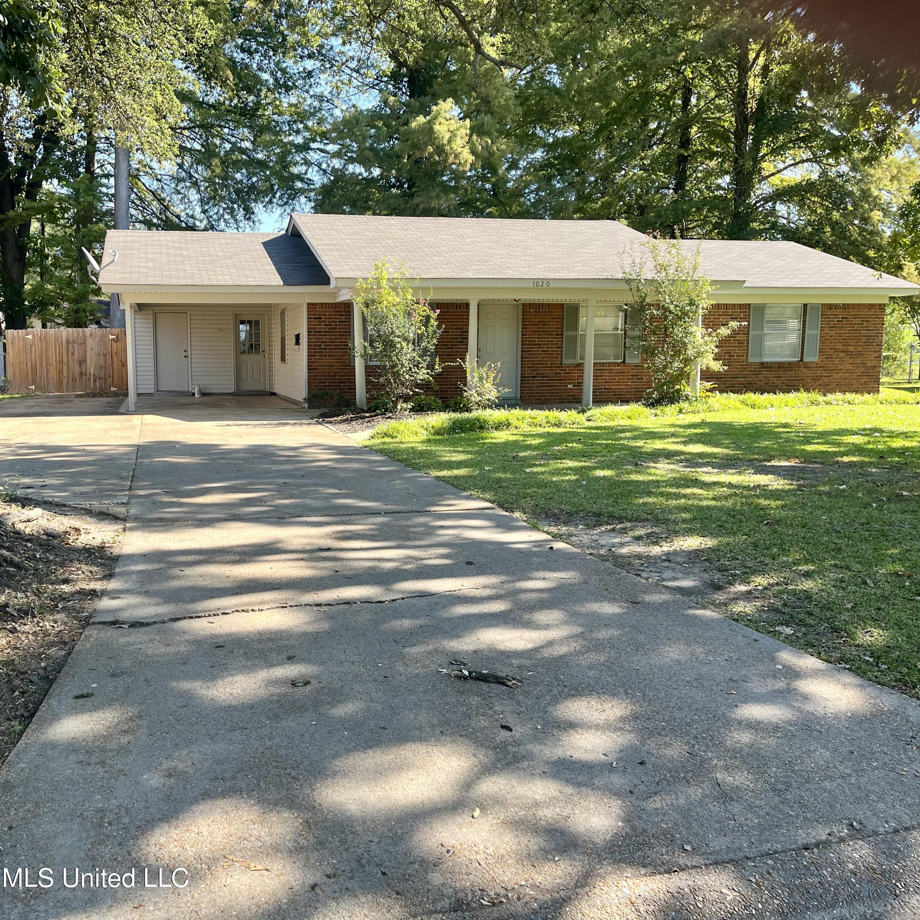 1020 Corinne Drive, Greenwood, Mississippi image 1