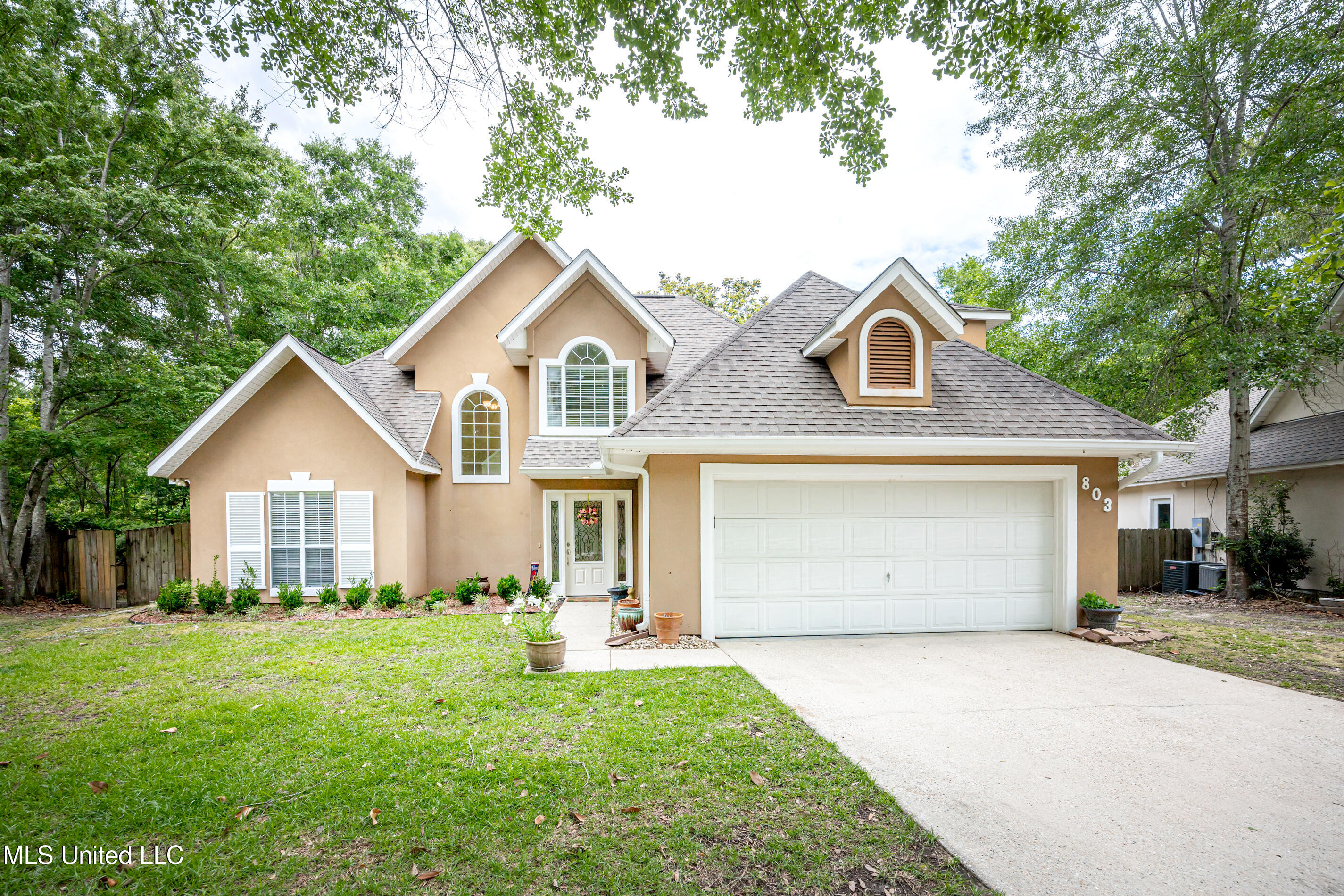 803 Woodglen Drive, Ocean Springs, Mississippi image 1