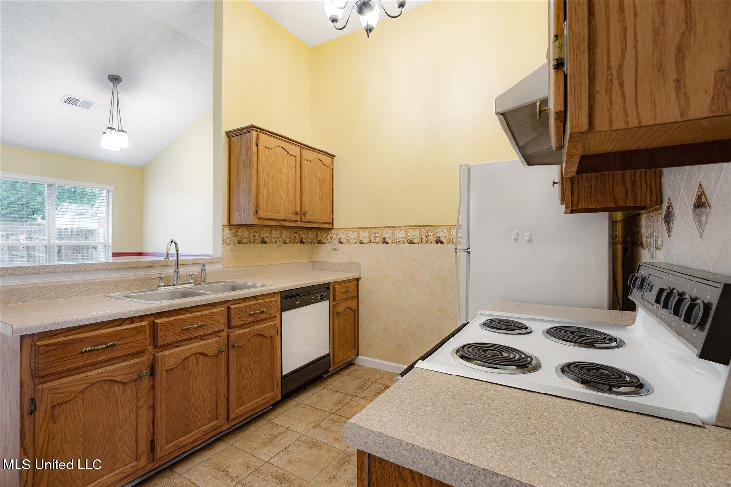 7633 Iris Drive, Southaven, Mississippi image 14