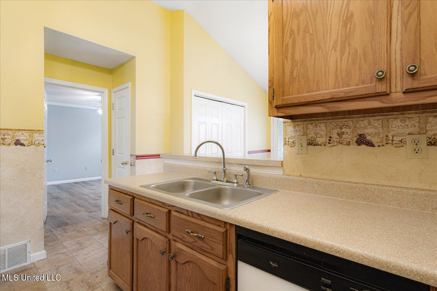7633 Iris Drive, Southaven, Mississippi image 17