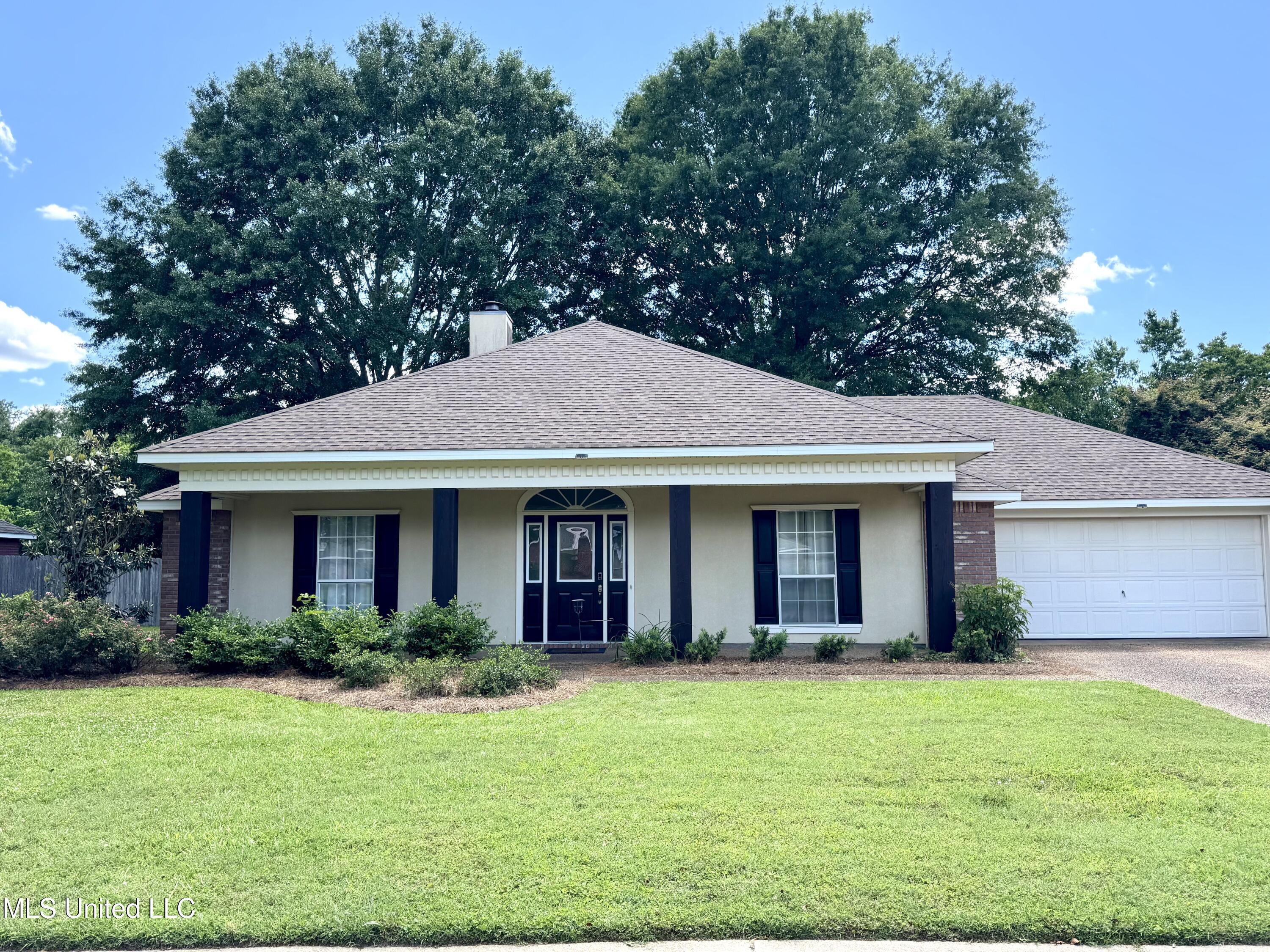 320 Colonial Drive, Madison, Mississippi image 1