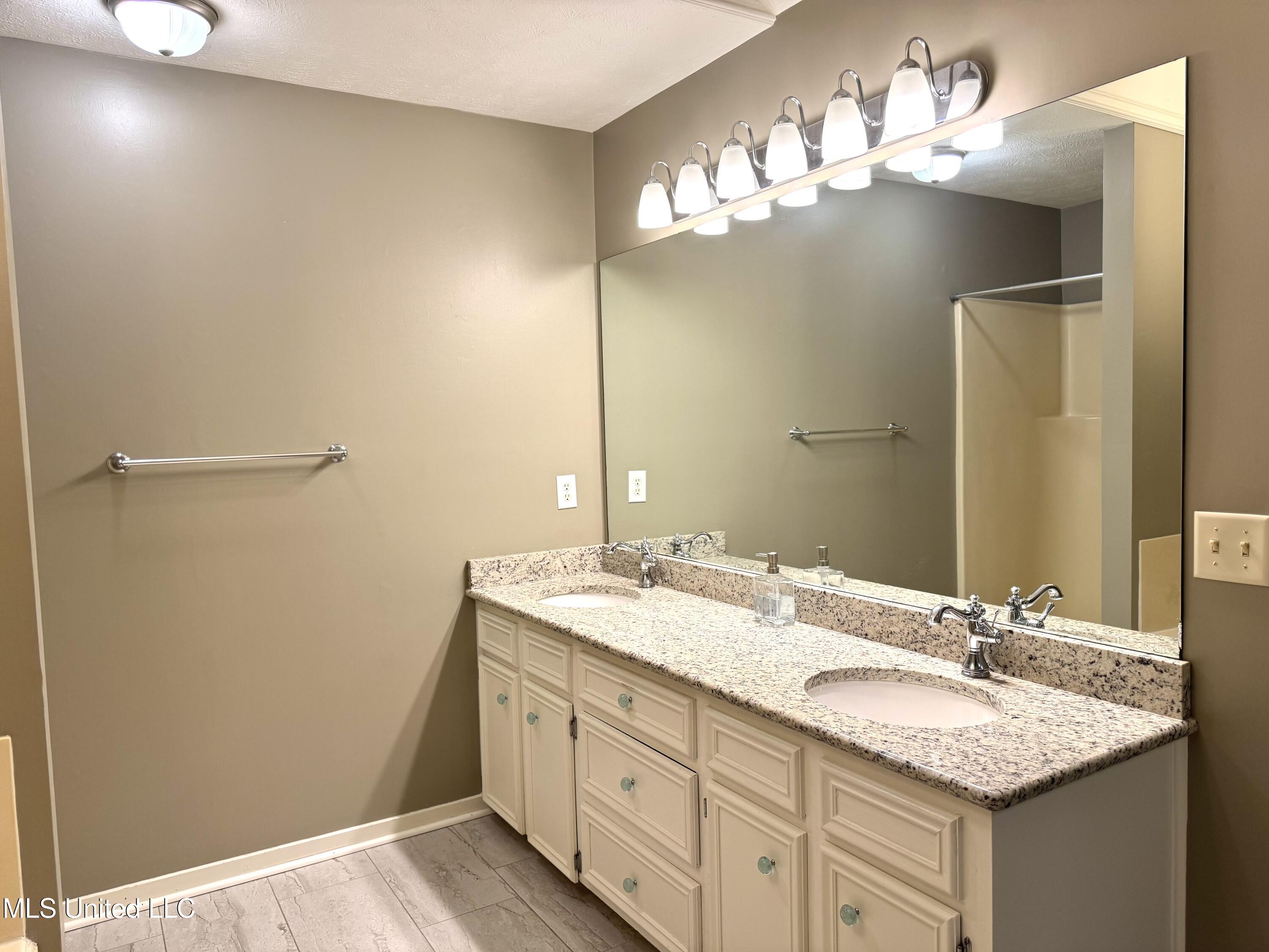 320 Colonial Drive, Madison, Mississippi image 26