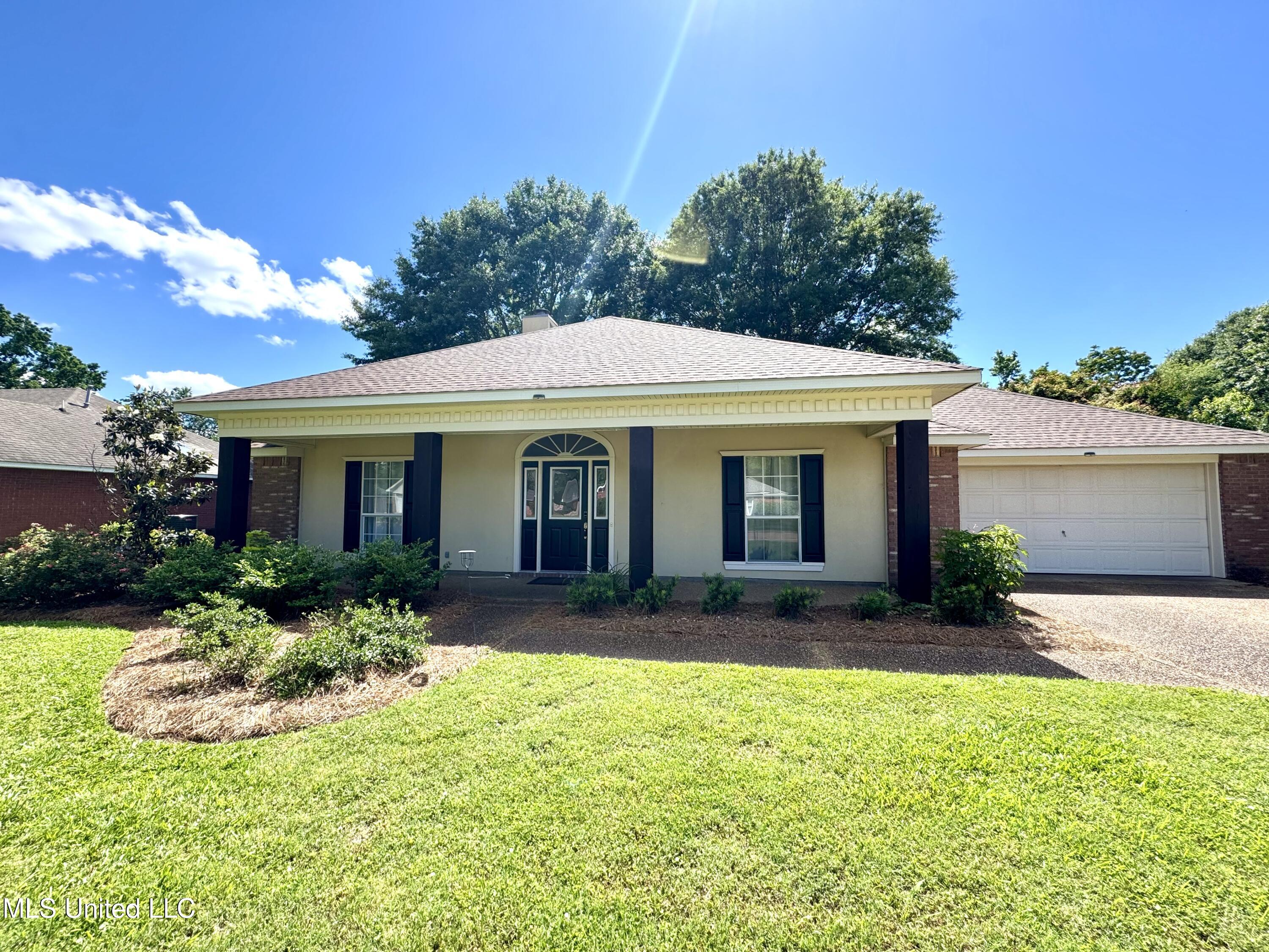 320 Colonial Drive, Madison, Mississippi image 2