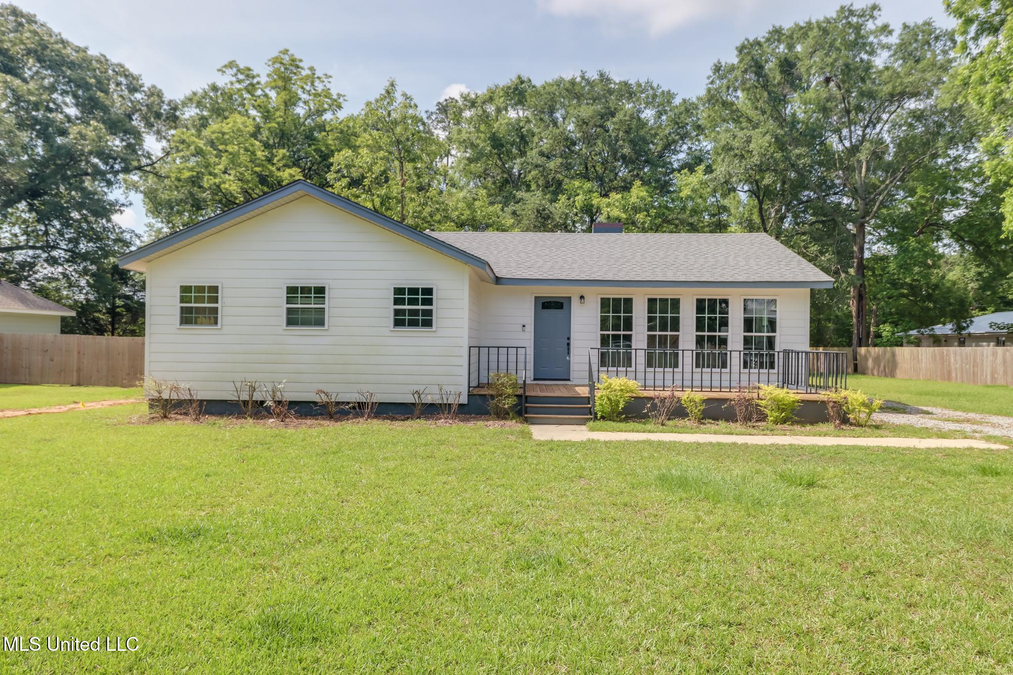 557 S Pine Street, Lucedale, Mississippi image 2
