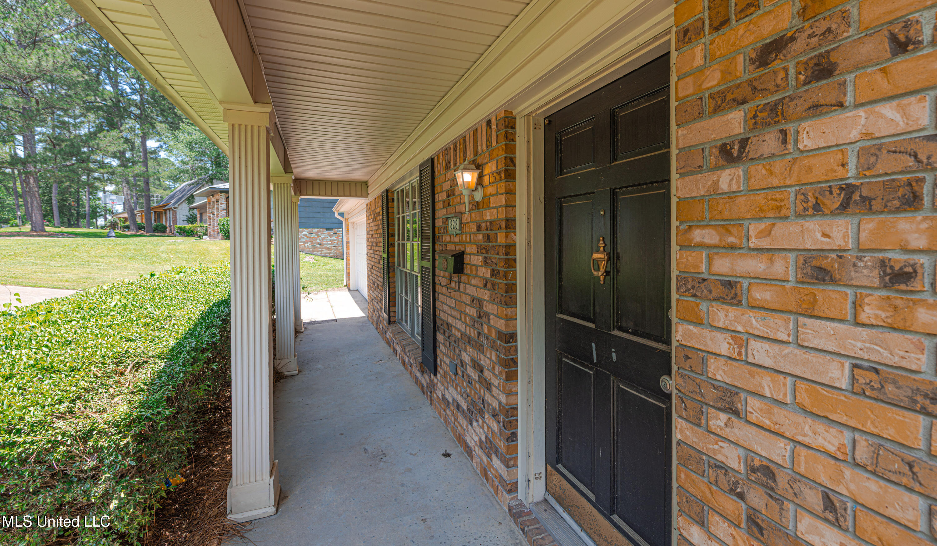 828 Briarwood Drive, Jackson, Mississippi image 5