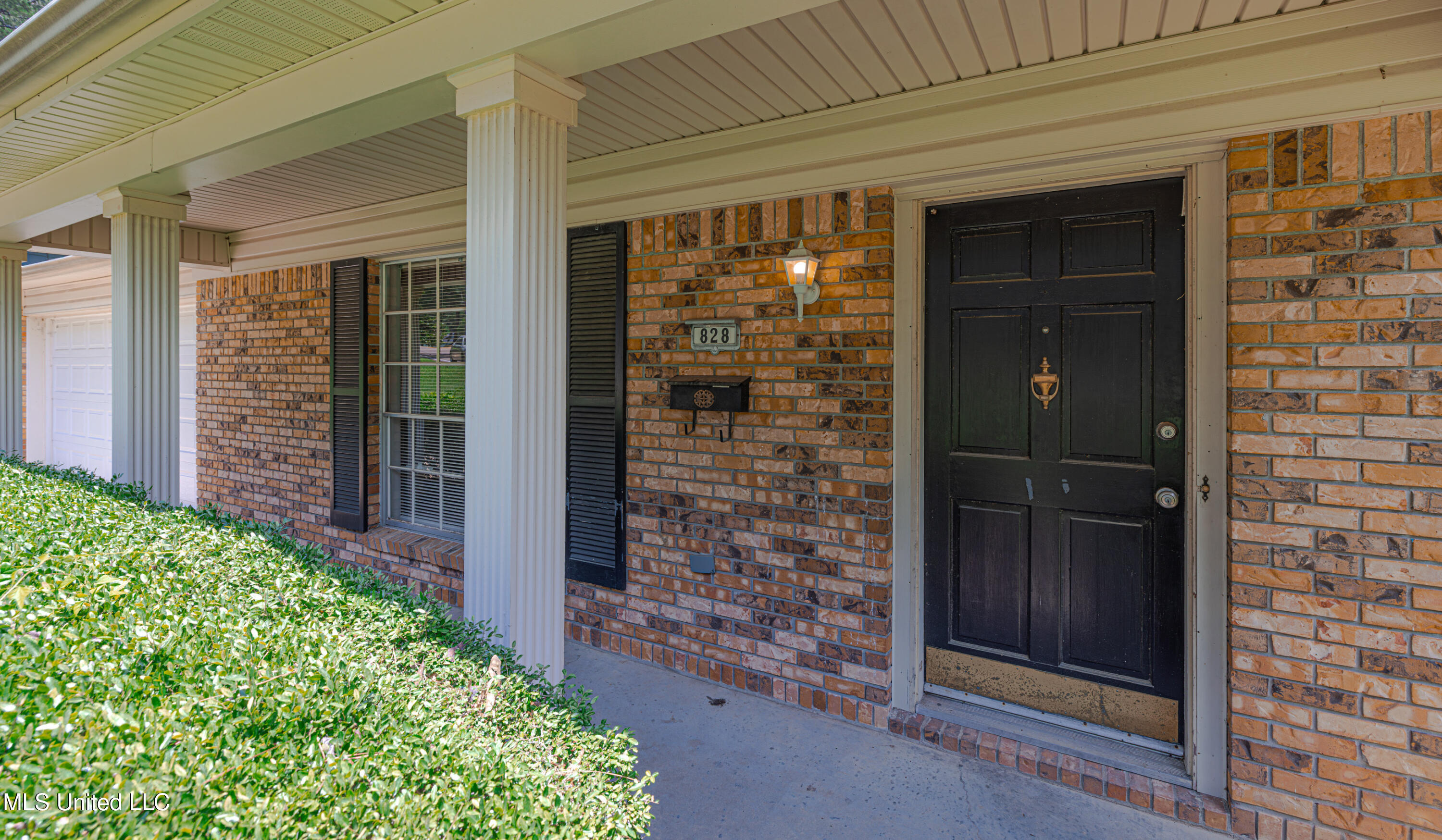 828 Briarwood Drive, Jackson, Mississippi image 6
