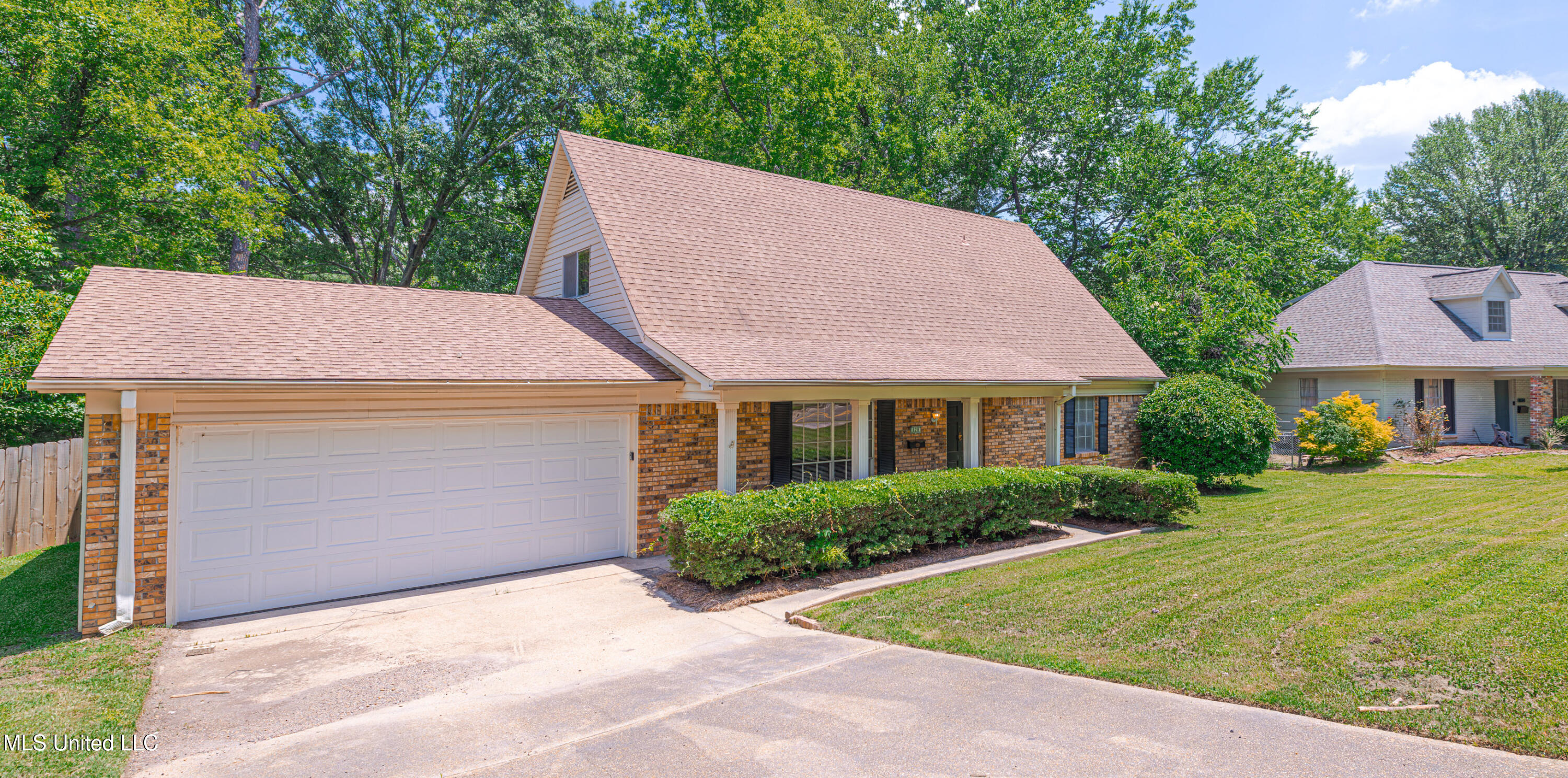 828 Briarwood Drive, Jackson, Mississippi image 3