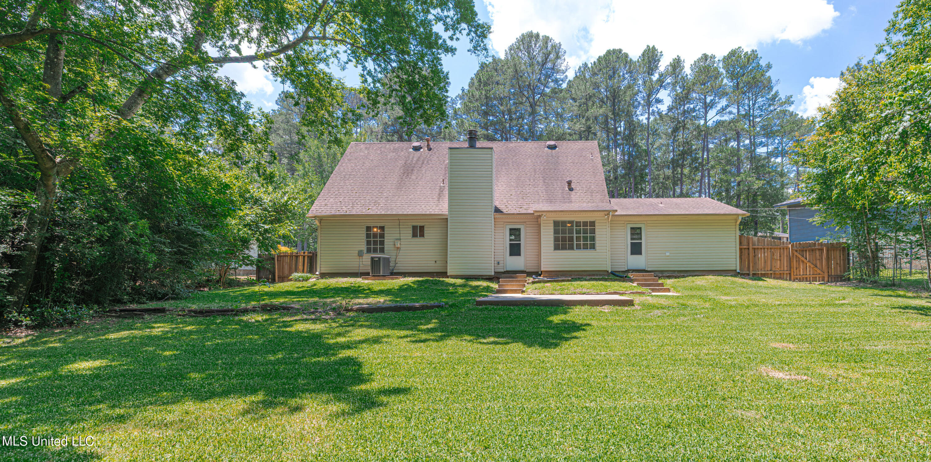 828 Briarwood Drive, Jackson, Mississippi image 8