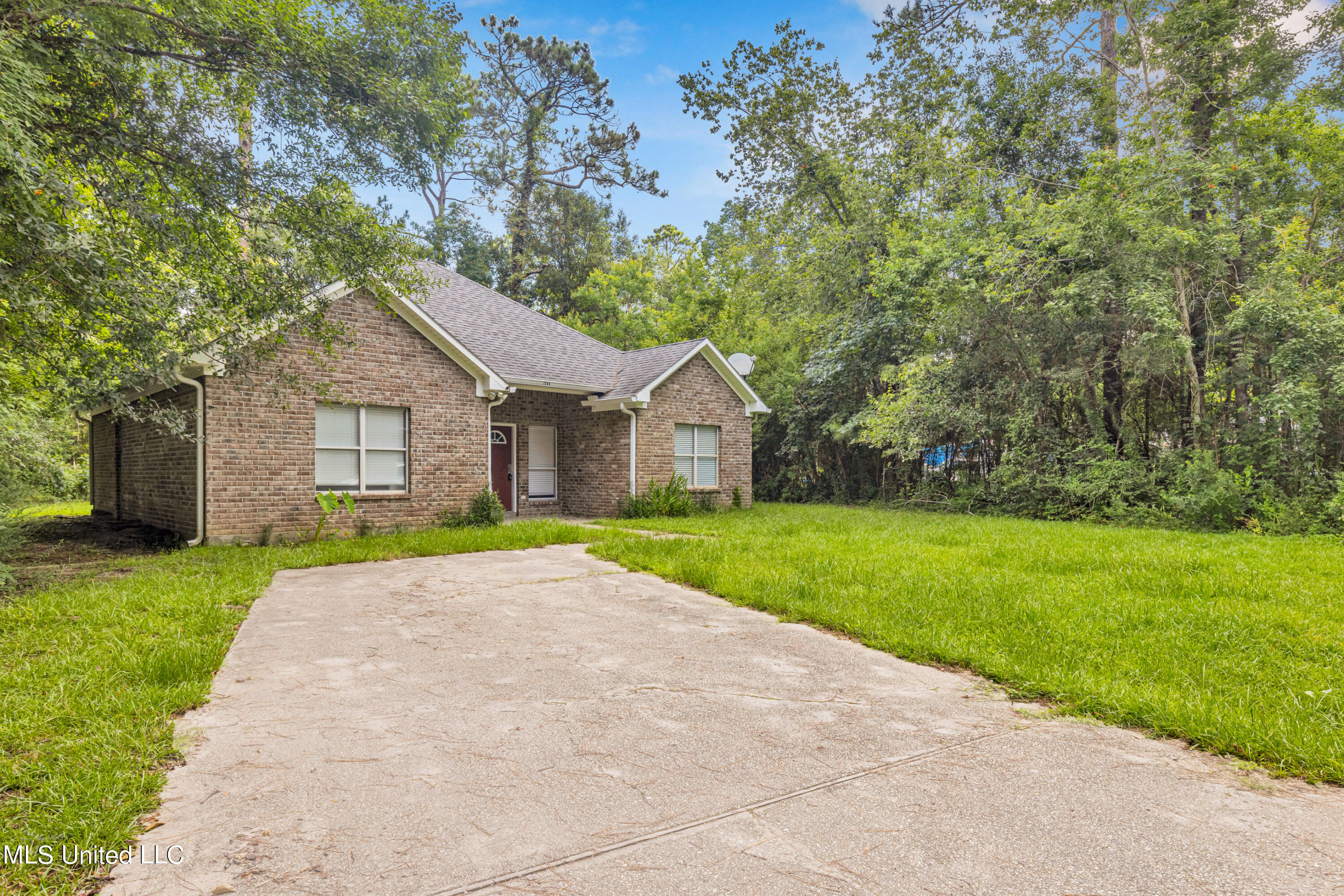 7084 Lauderdale Street, Bay Saint Louis, Mississippi image 1