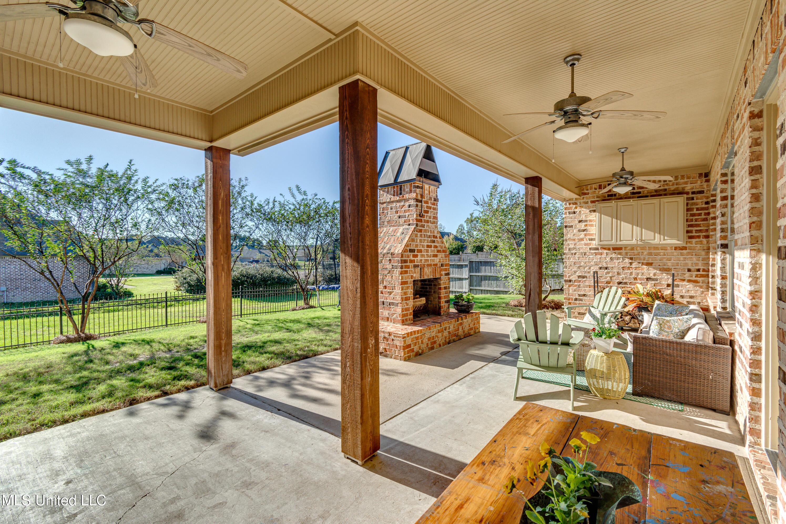 Madison, Mississippi 39110, United States, 4 Bedrooms Bedrooms, ,3 BathroomsBathrooms,Residential,Pending,27684