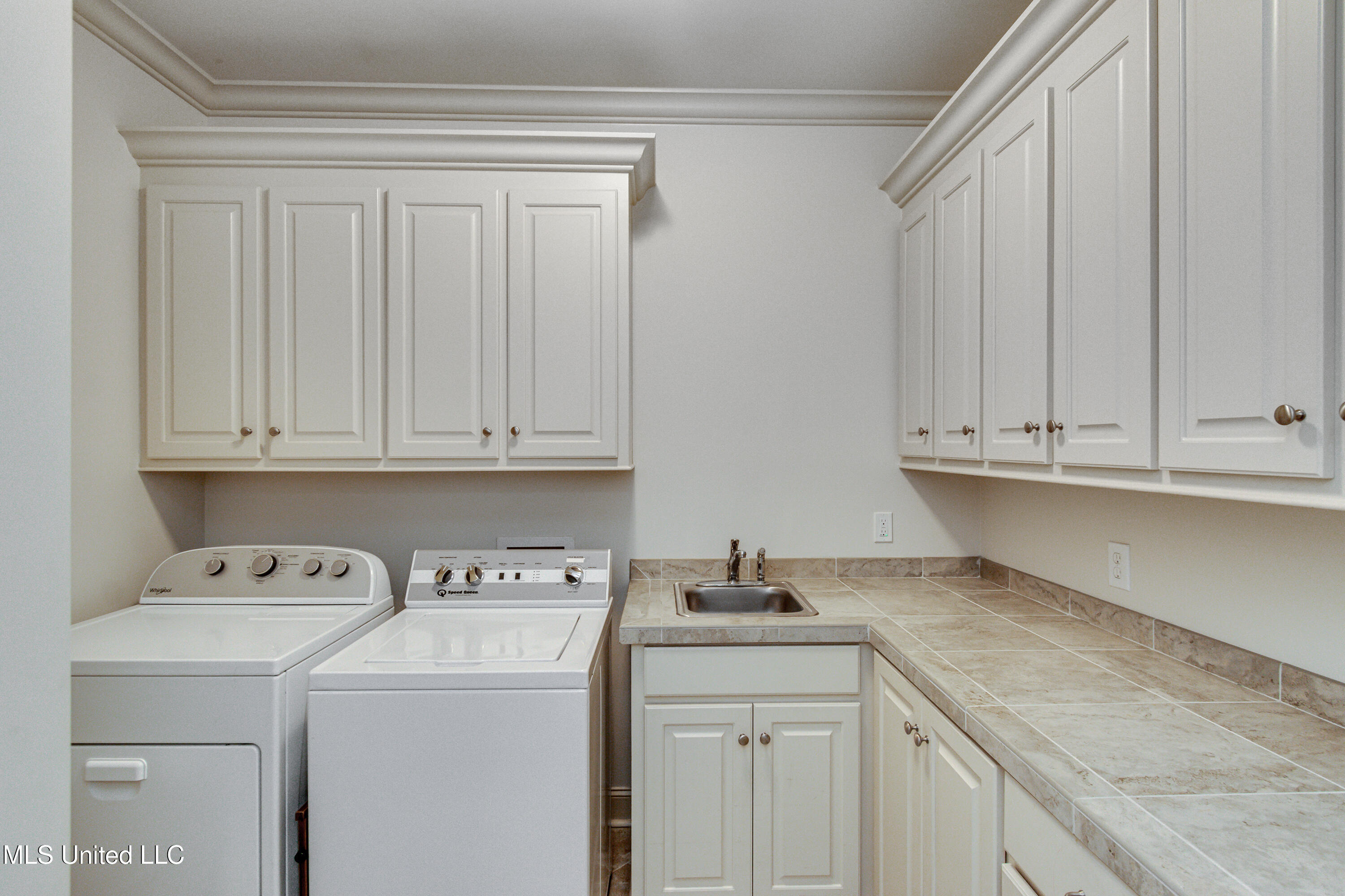 Madison, Mississippi 39110, United States, 4 Bedrooms Bedrooms, ,3 BathroomsBathrooms,Residential,Pending,27684