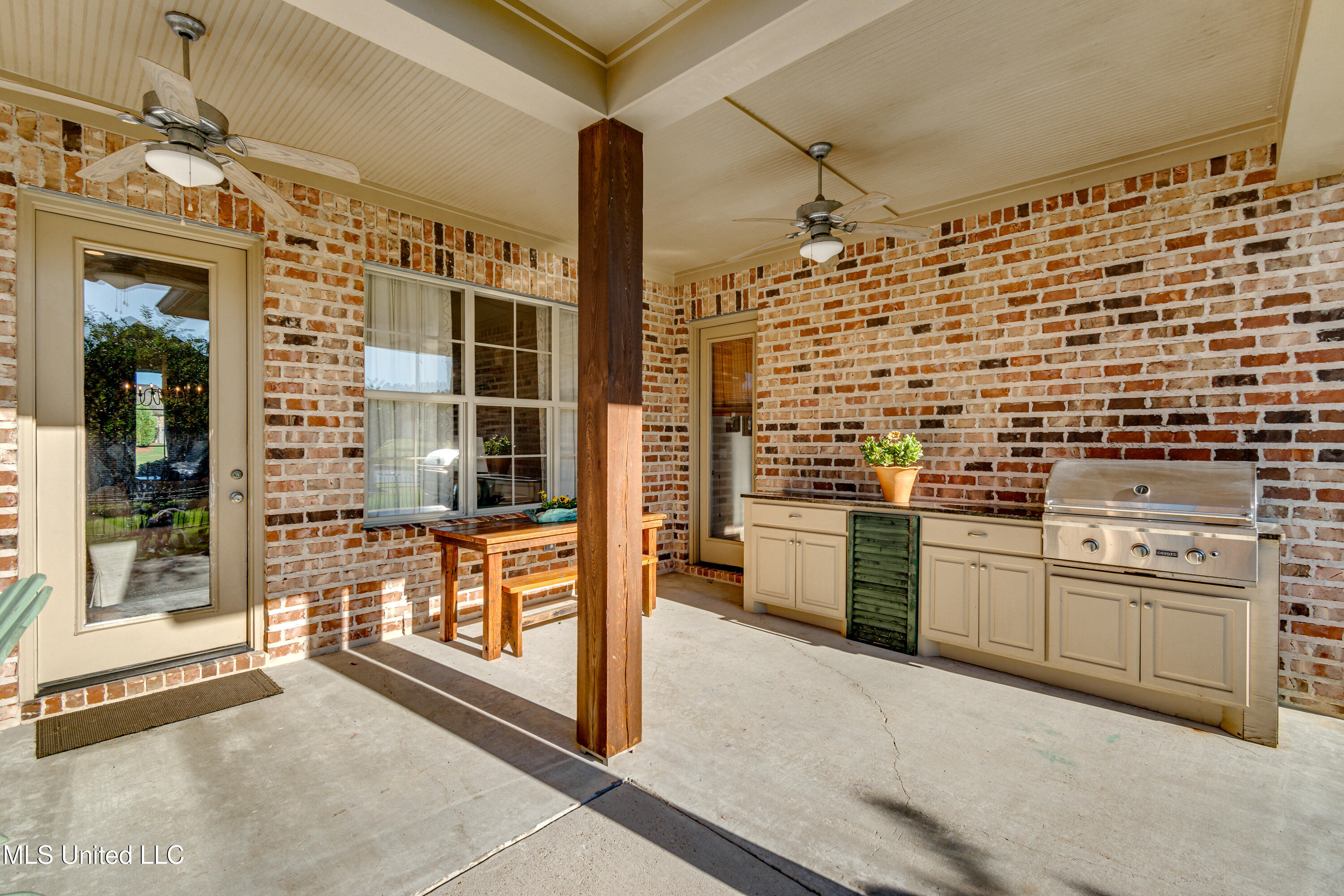 Madison, Mississippi 39110, United States, 4 Bedrooms Bedrooms, ,3 BathroomsBathrooms,Residential,Pending,27684