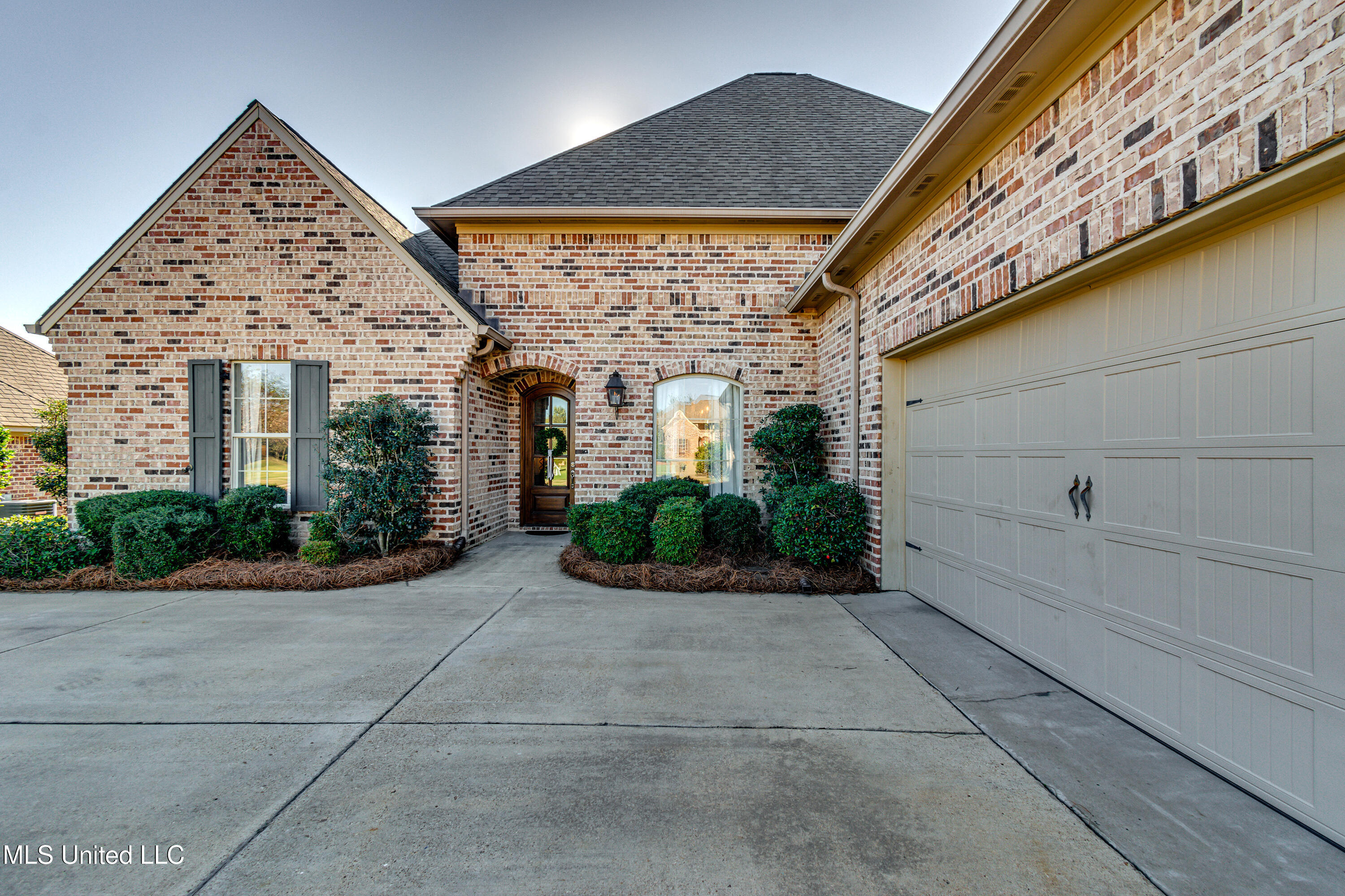 Madison, Mississippi 39110, United States, 4 Bedrooms Bedrooms, ,3 BathroomsBathrooms,Residential,Pending,27684