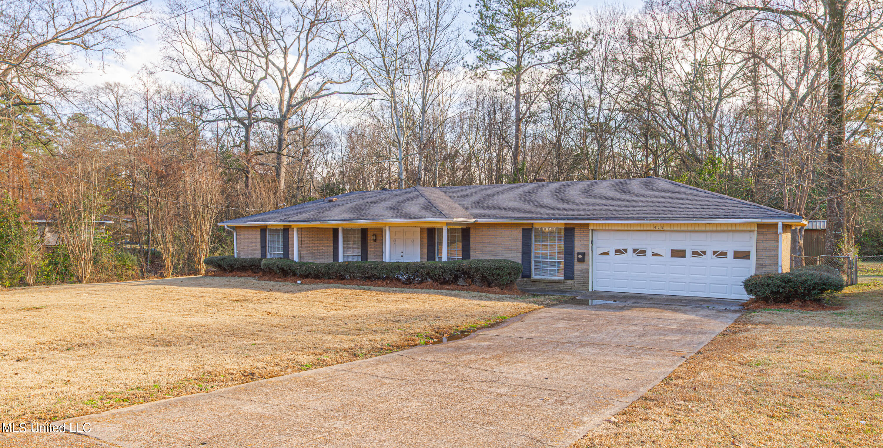 923 Fairfax Circle, Jackson, Mississippi image 3