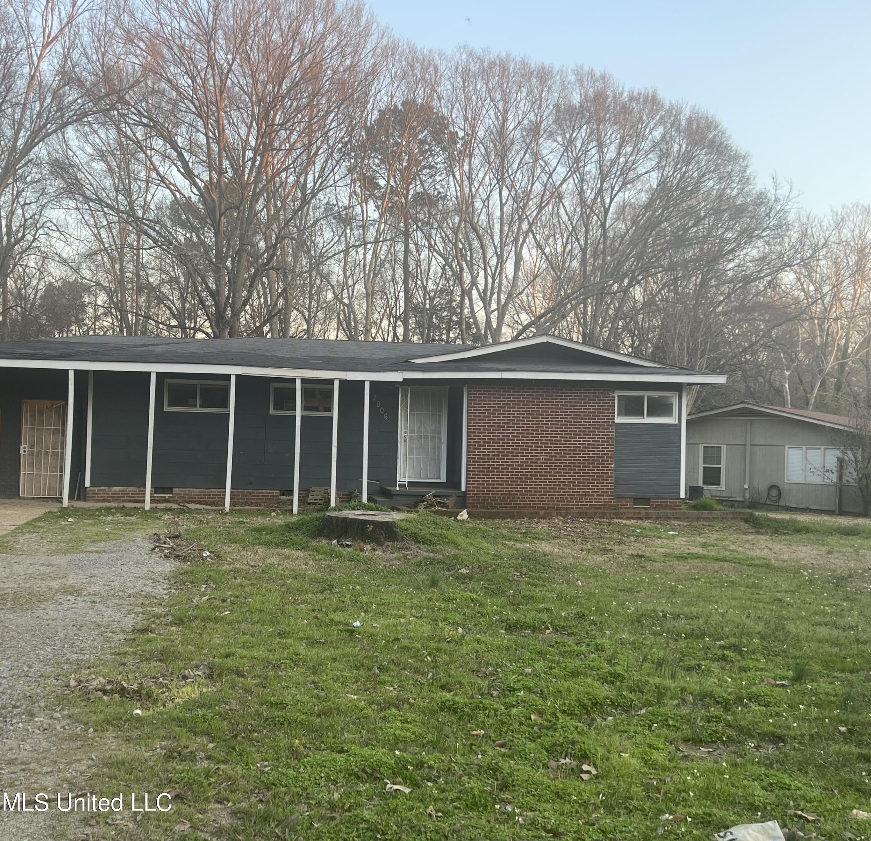 2906 Lakewood Drive, Jackson, Mississippi image 2