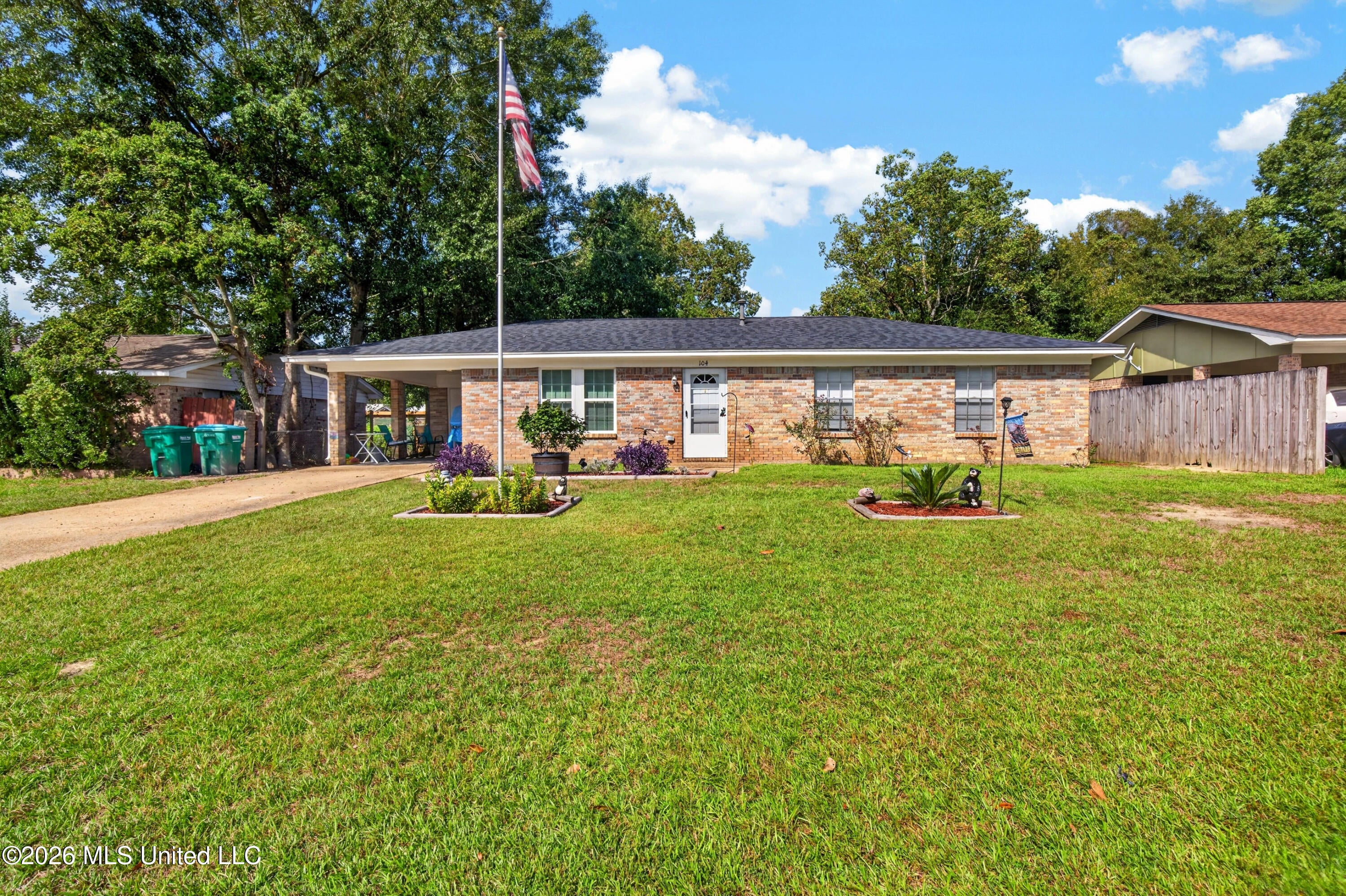 104 Ralph Drive - Photo 2