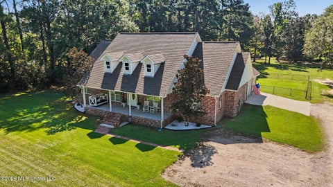 Homes For Sale - 6211 Crump Road<br/> Kiln, MS 39556