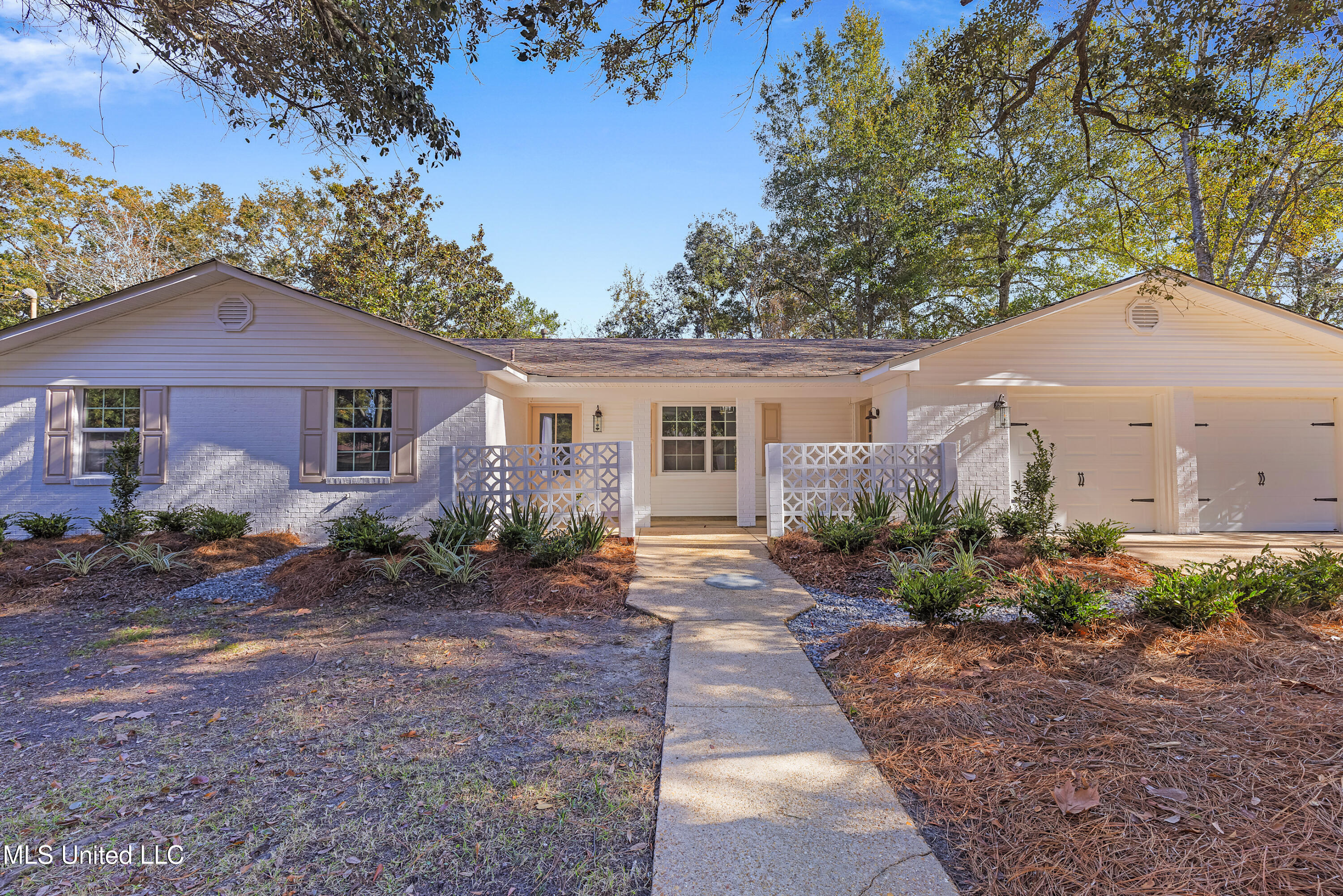 1210 Lancelot Lane, Ocean Springs, Mississippi image 2