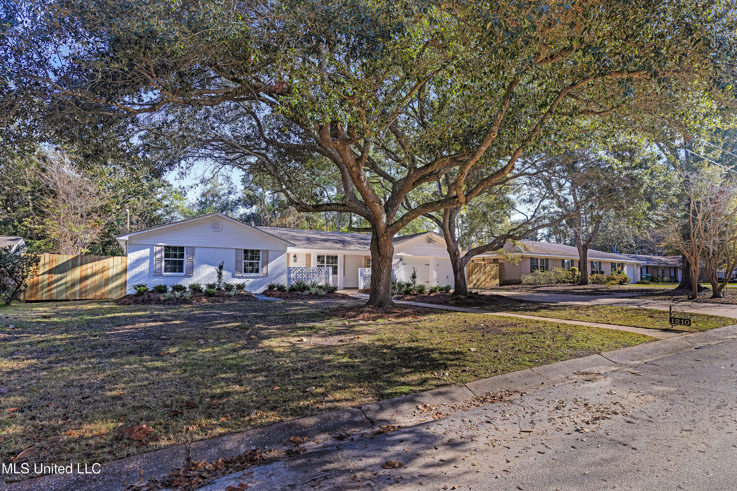 1210 Lancelot Lane, Ocean Springs, Mississippi image 4