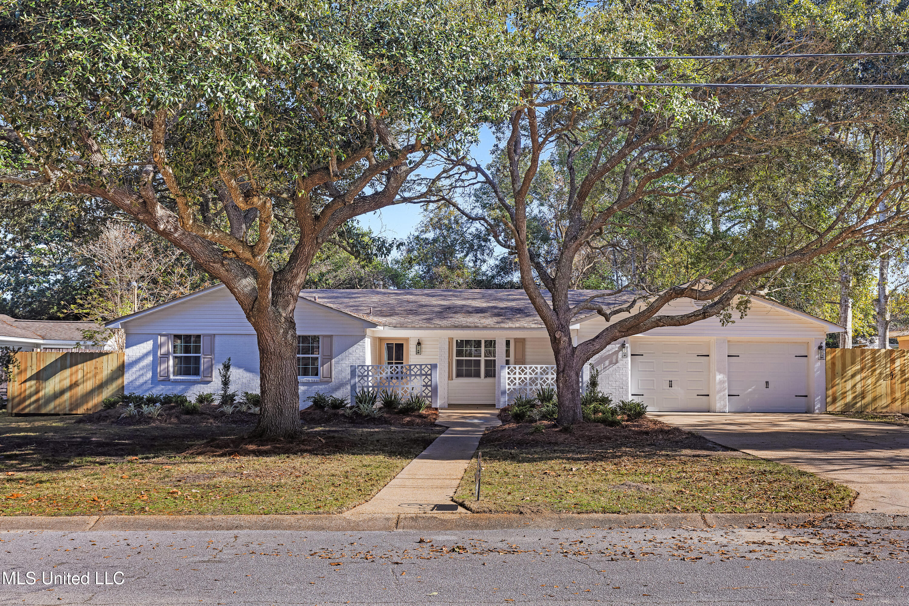 1210 Lancelot Lane, Ocean Springs, Mississippi image 1