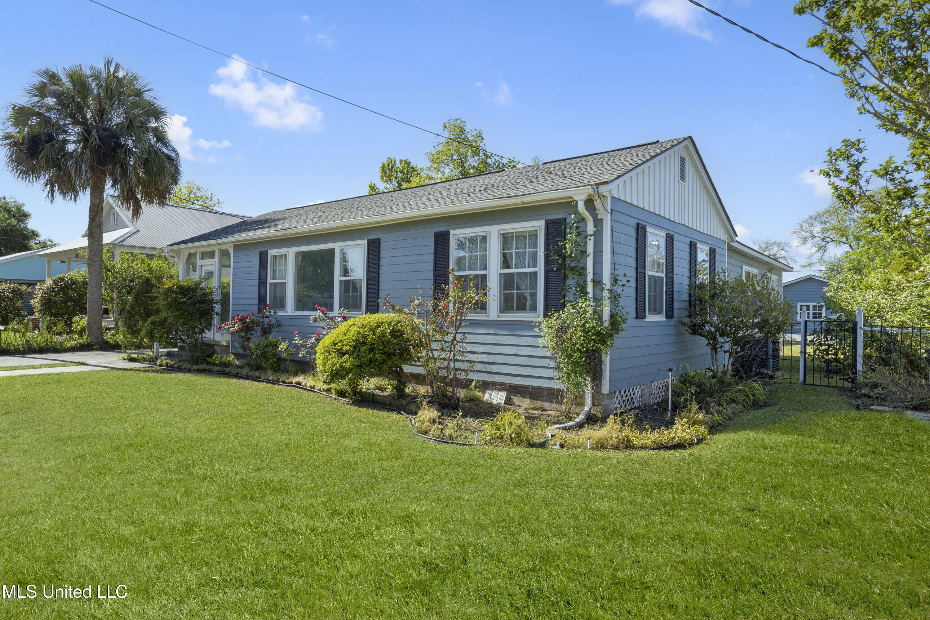 312 Demontluzin Avenue, Bay Saint Louis, Mississippi image 3