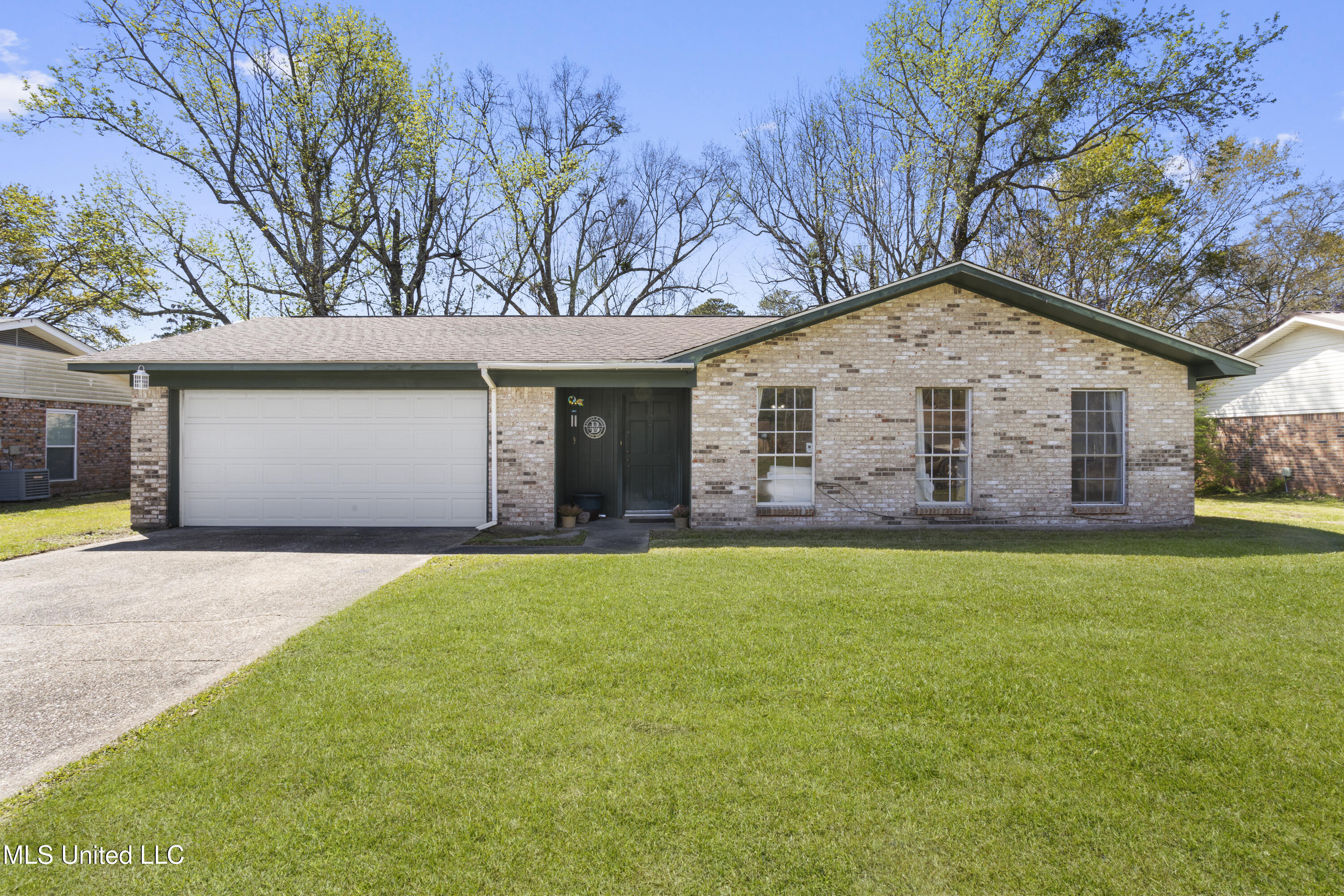238 Saratoga Drive, Ocean Springs, Mississippi image 1