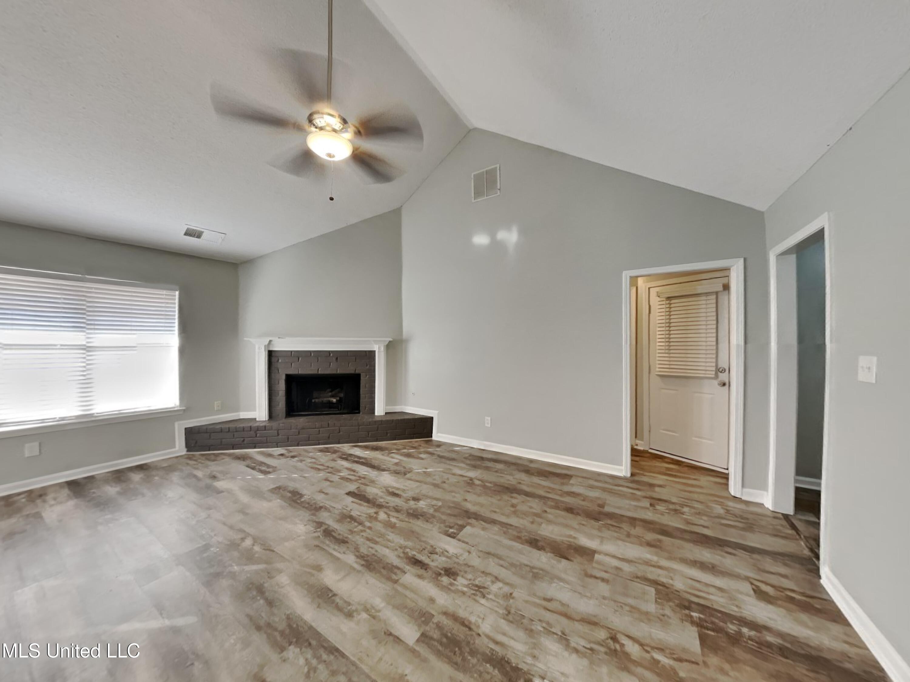 10791 Ridgefield Drive, Olive Branch, Mississippi image 3