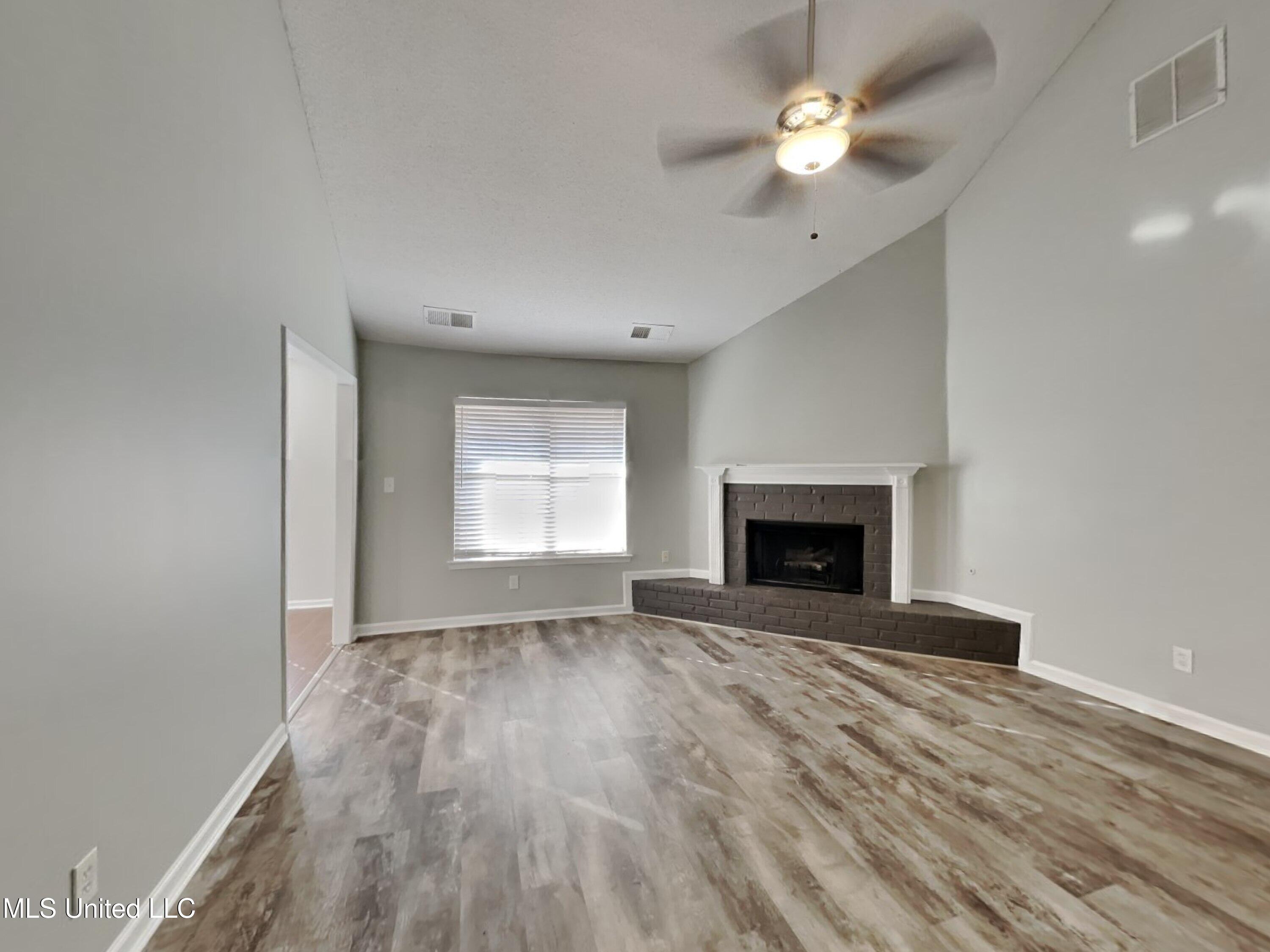 10791 Ridgefield Drive, Olive Branch, Mississippi image 2