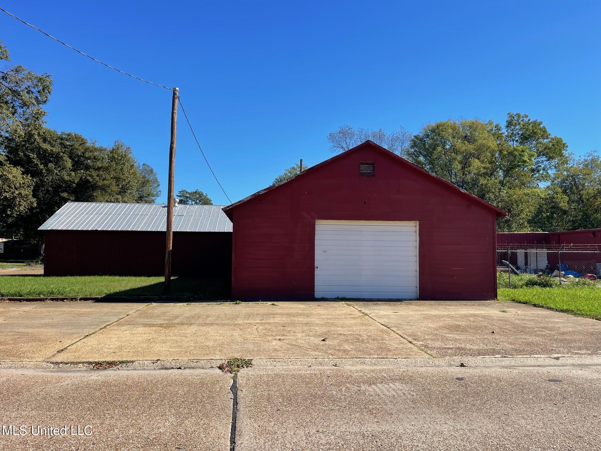 402 S Sharpe Avenue, Cleveland, Mississippi image 2
