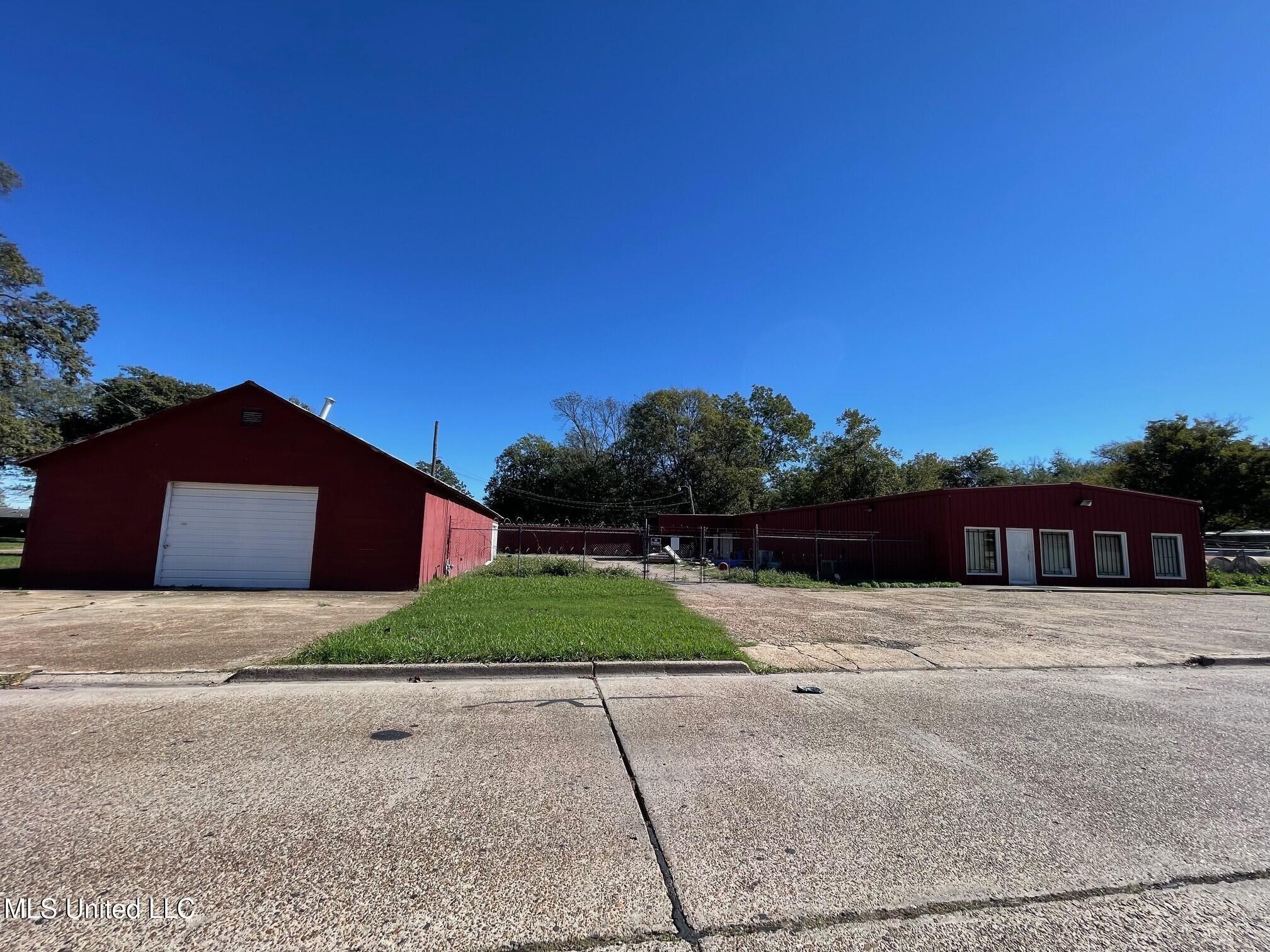 402 S Sharpe Avenue, Cleveland, Mississippi image 3