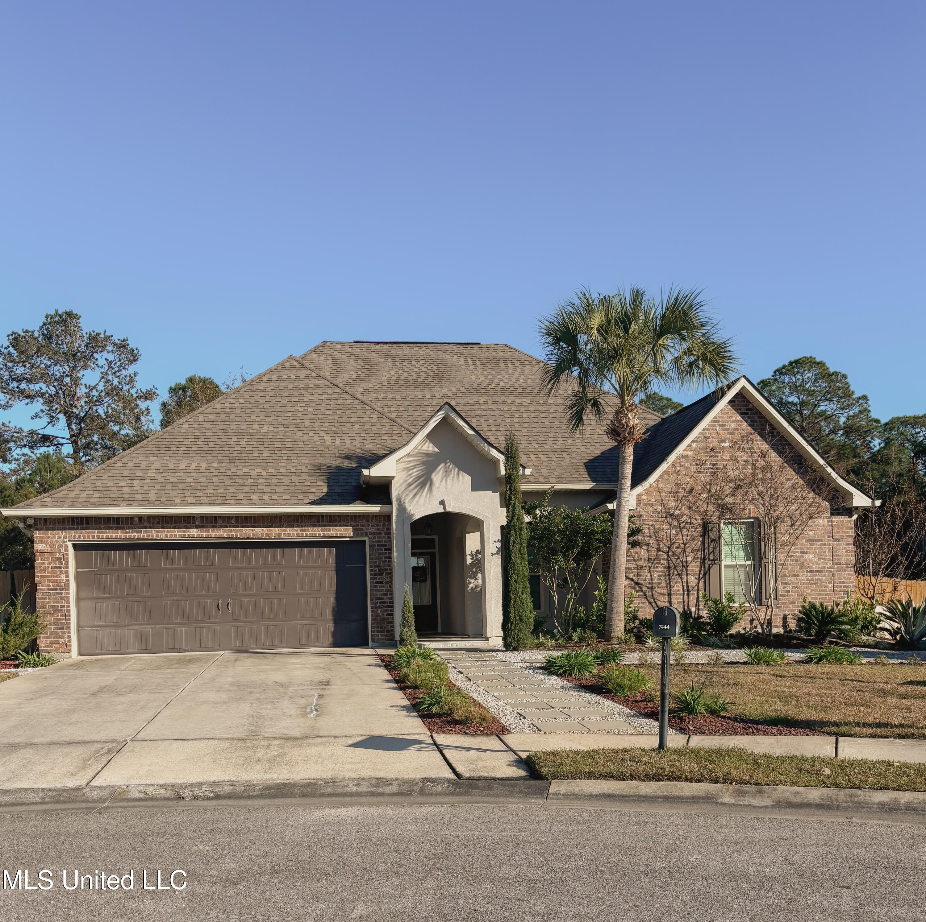 7444 Saints Circle, Ocean Springs, Mississippi image 1