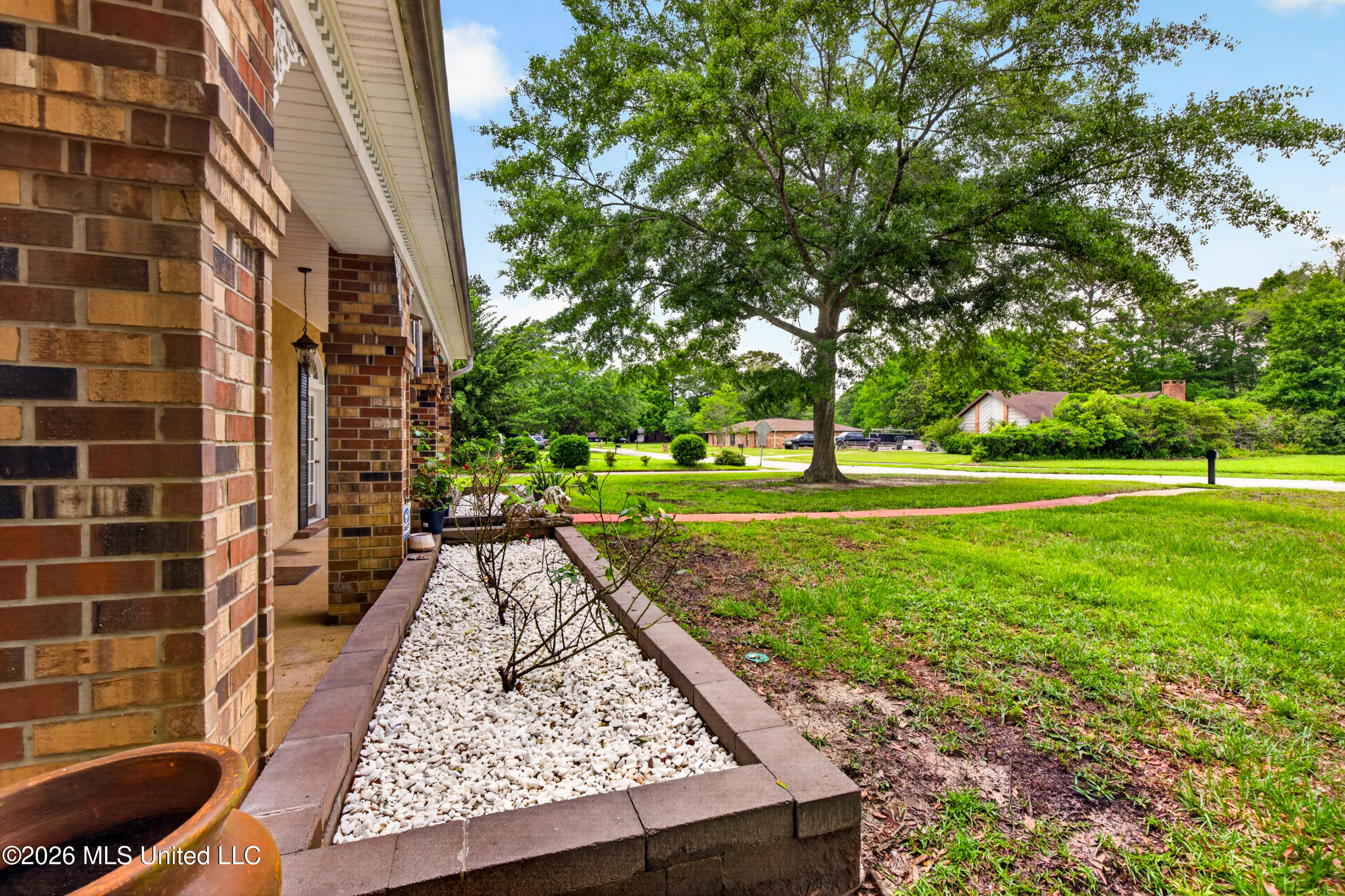 114LinnettDr.-8