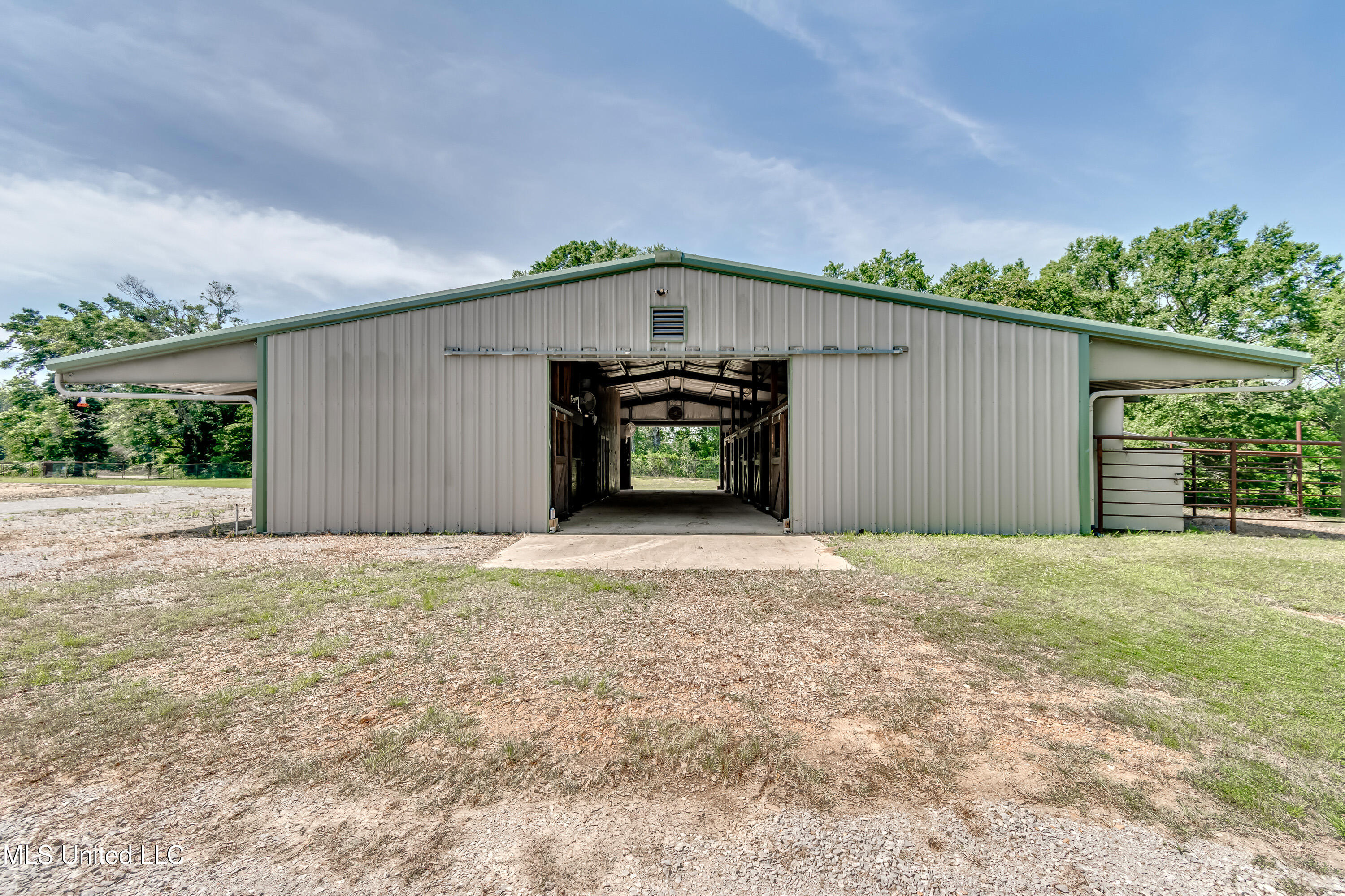 Flora, Mississippi 39071, United States, 4 Bedrooms Bedrooms, ,5 BathroomsBathrooms,Residential,Active,137267