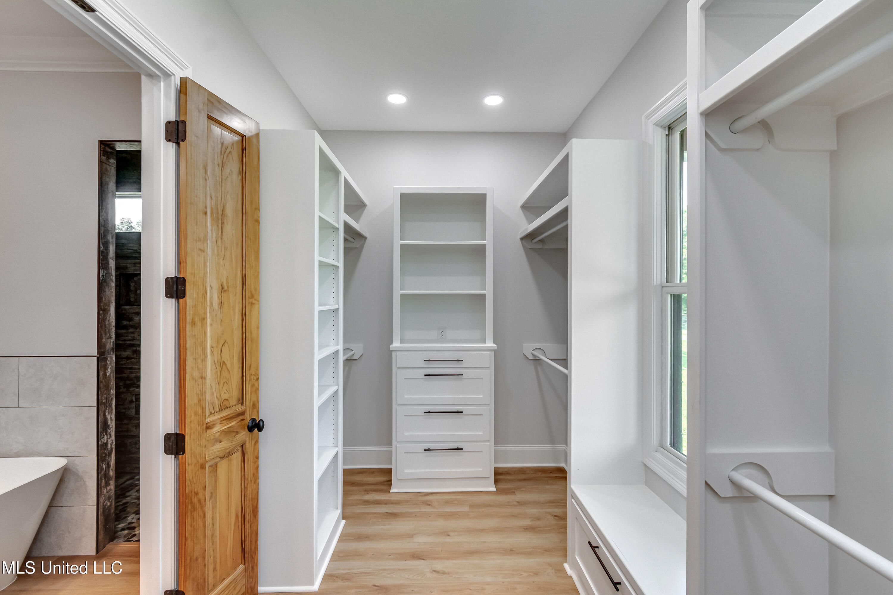 Flora, Mississippi 39071, United States, 4 Bedrooms Bedrooms, ,5 BathroomsBathrooms,Residential,Active,137267