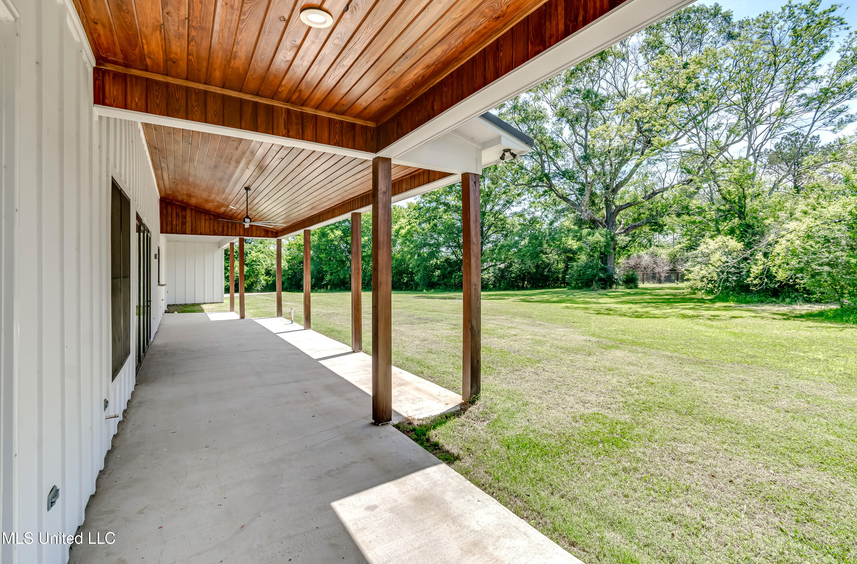 Flora, Mississippi 39071, United States, 4 Bedrooms Bedrooms, ,5 BathroomsBathrooms,Residential,Active,137267