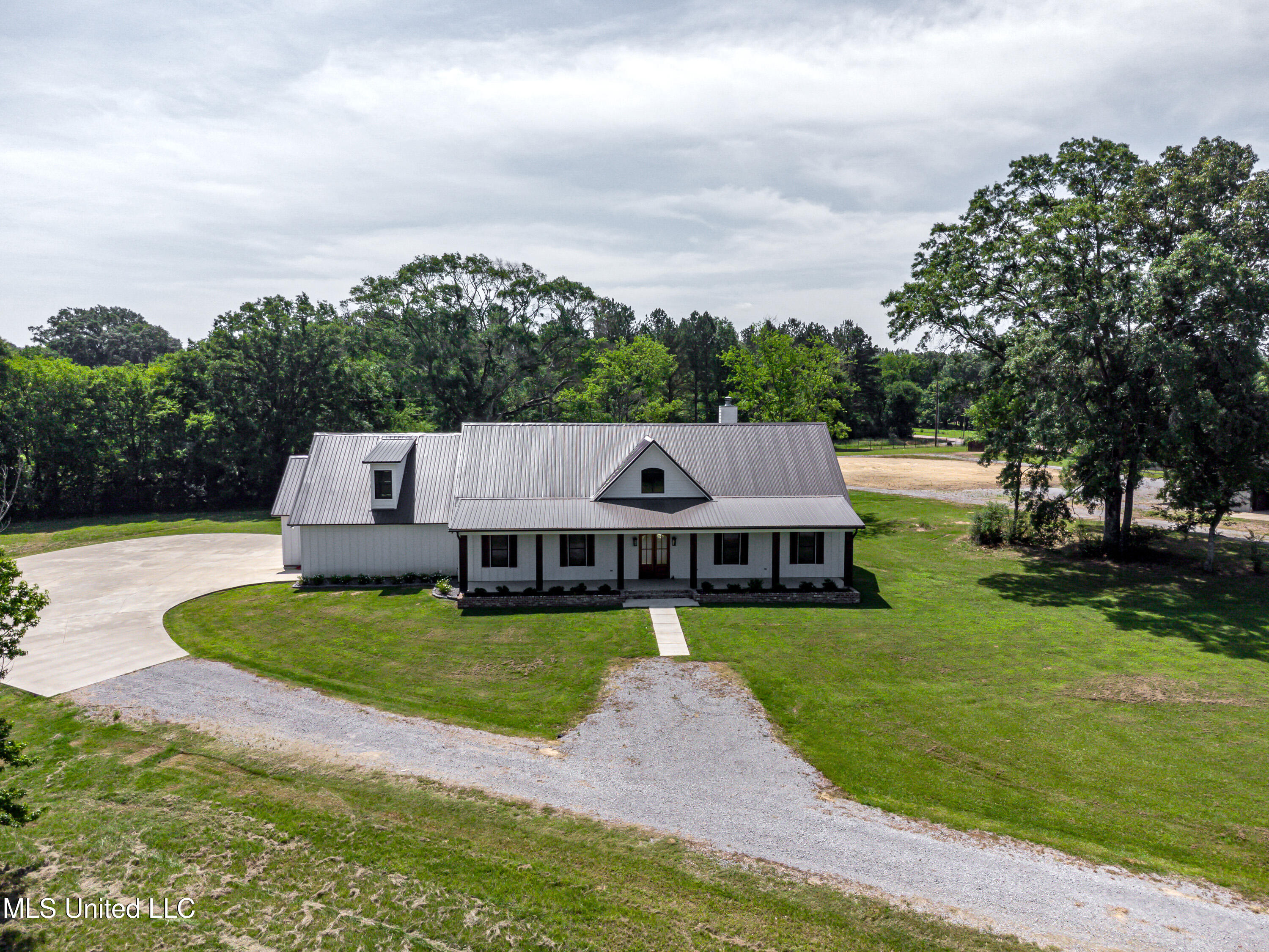 Flora, Mississippi 39071, United States, 4 Bedrooms Bedrooms, ,5 BathroomsBathrooms,Residential,Active,137267