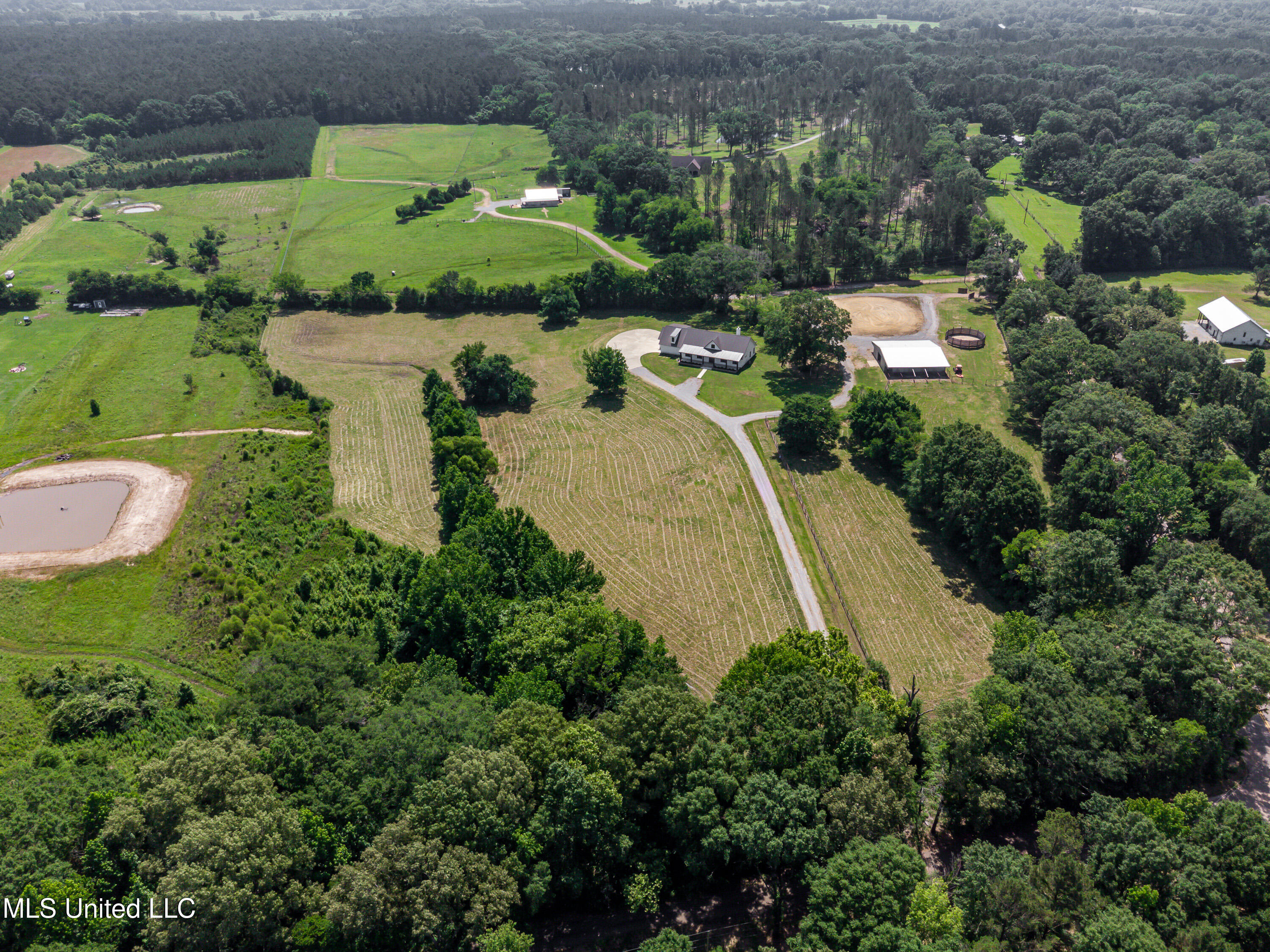 Flora, Mississippi 39071, United States, 4 Bedrooms Bedrooms, ,5 BathroomsBathrooms,Residential,Active,137267